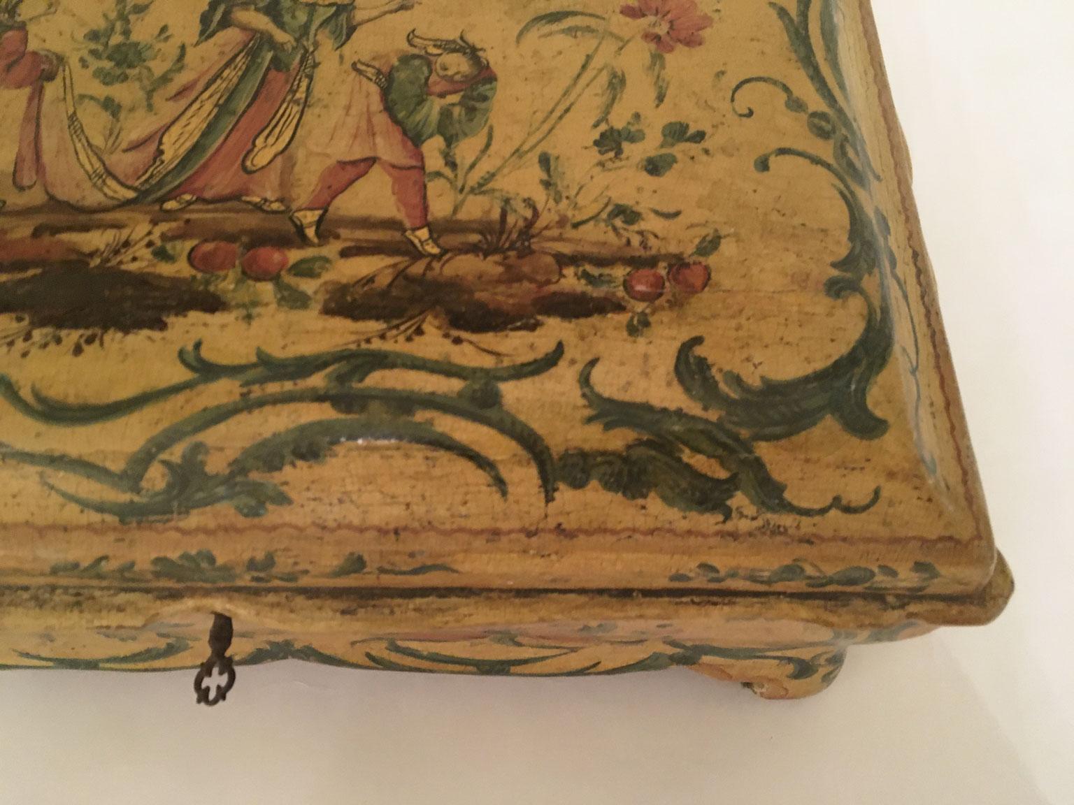 1750 Venecia Italia Rococó Caja de madera lacada amarilla y joyero en venta 10