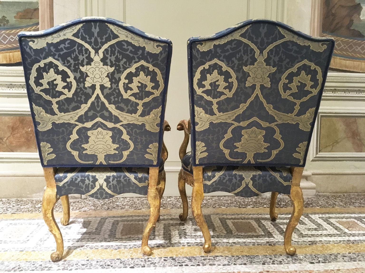 1750 Venezia Italy Pair of Rococo Carved Giltwood Armchairs For Sale 5