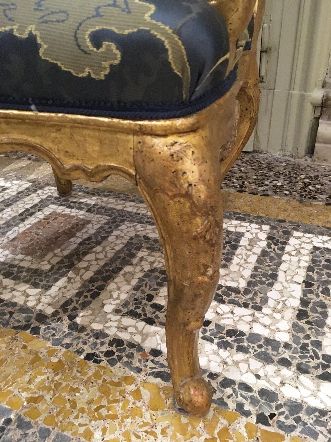 18th Century 1750 Venezia Italy Pair of Rococo Carved Giltwood Armchairs For Sale