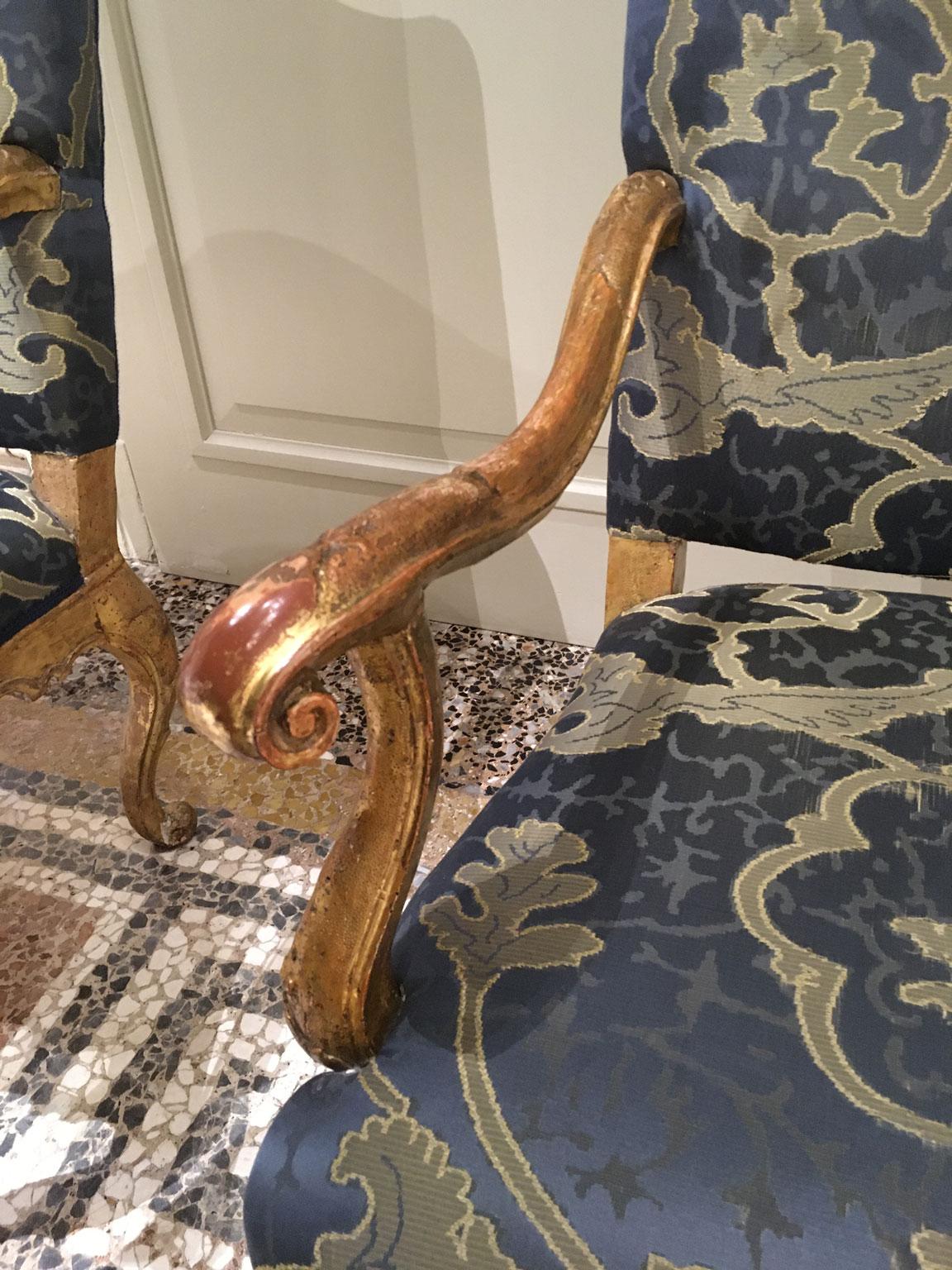 Silk 1750 Venezia Italy Pair of Rococo Carved Giltwood Armchairs For Sale