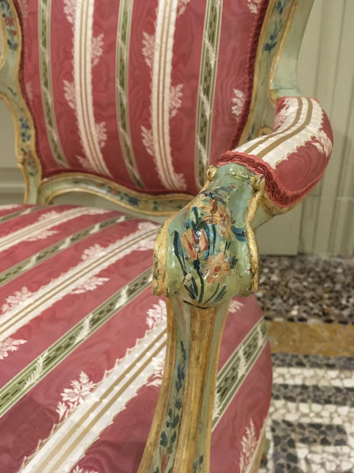 1750 Venezia Italy Set 2 Green Lacquered Wooden Armchairs with Floral Decoration For Sale 4