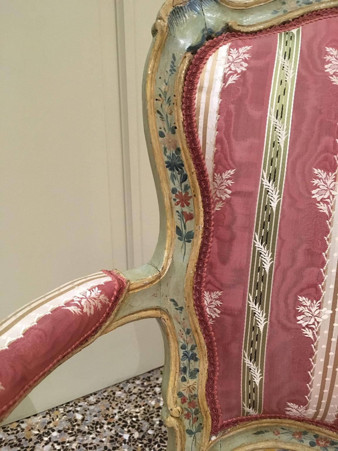 1750 Venezia Italy Set 2 Green Lacquered Wooden Armchairs with Floral Decoration For Sale 5