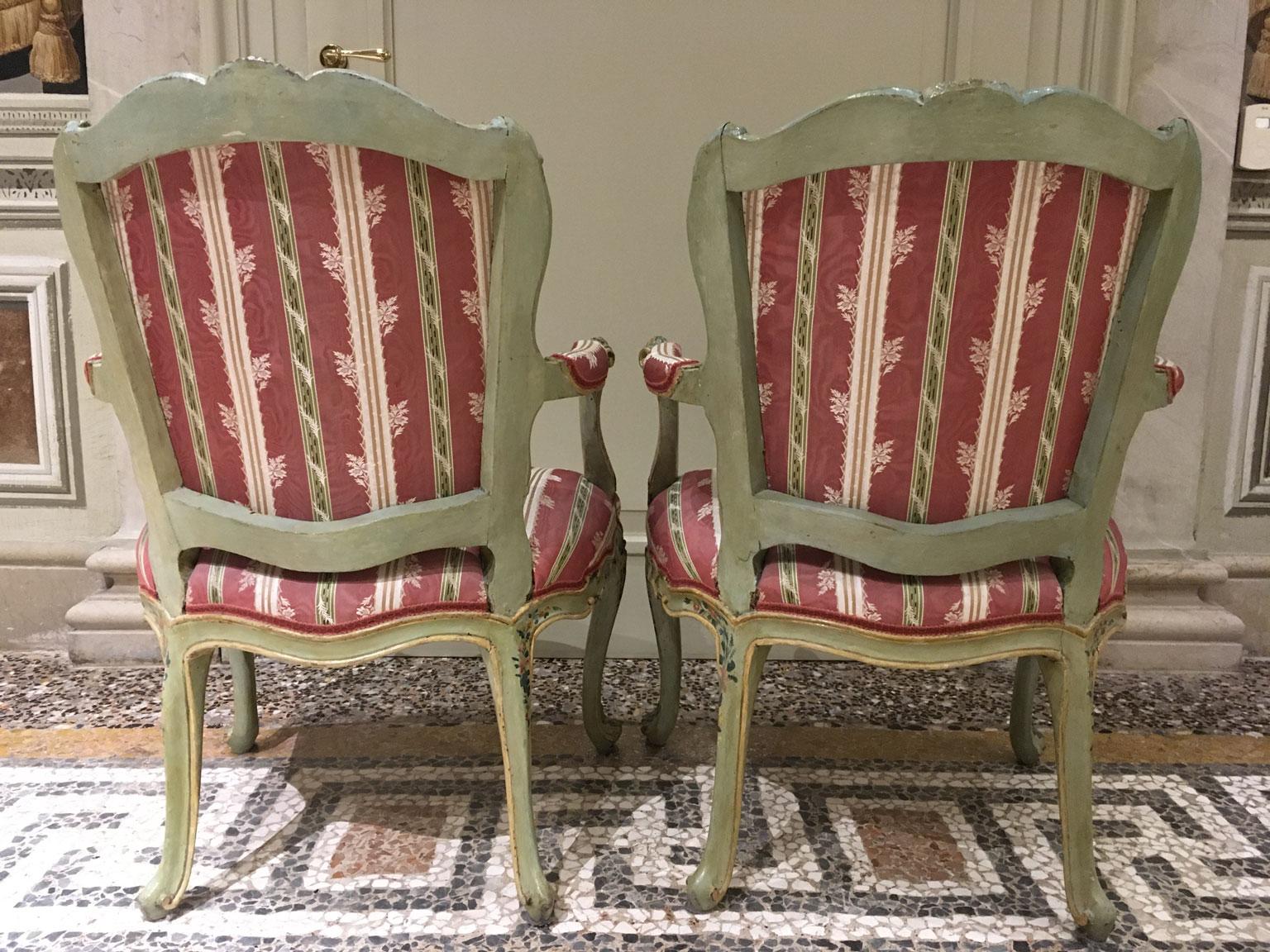 1750 Venezia Italy Set 2 Green Lacquered Wooden Armchairs with Floral Decoration For Sale 10