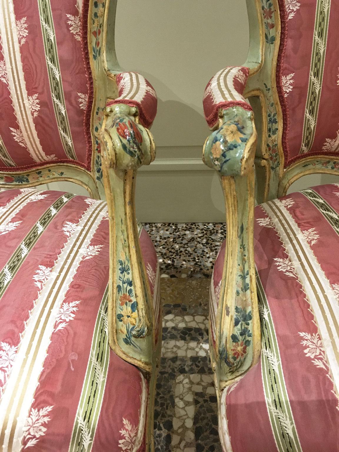 Hand-Crafted 1750 Venezia Italy Set 2 Green Lacquered Wooden Armchairs with Floral Decoration For Sale