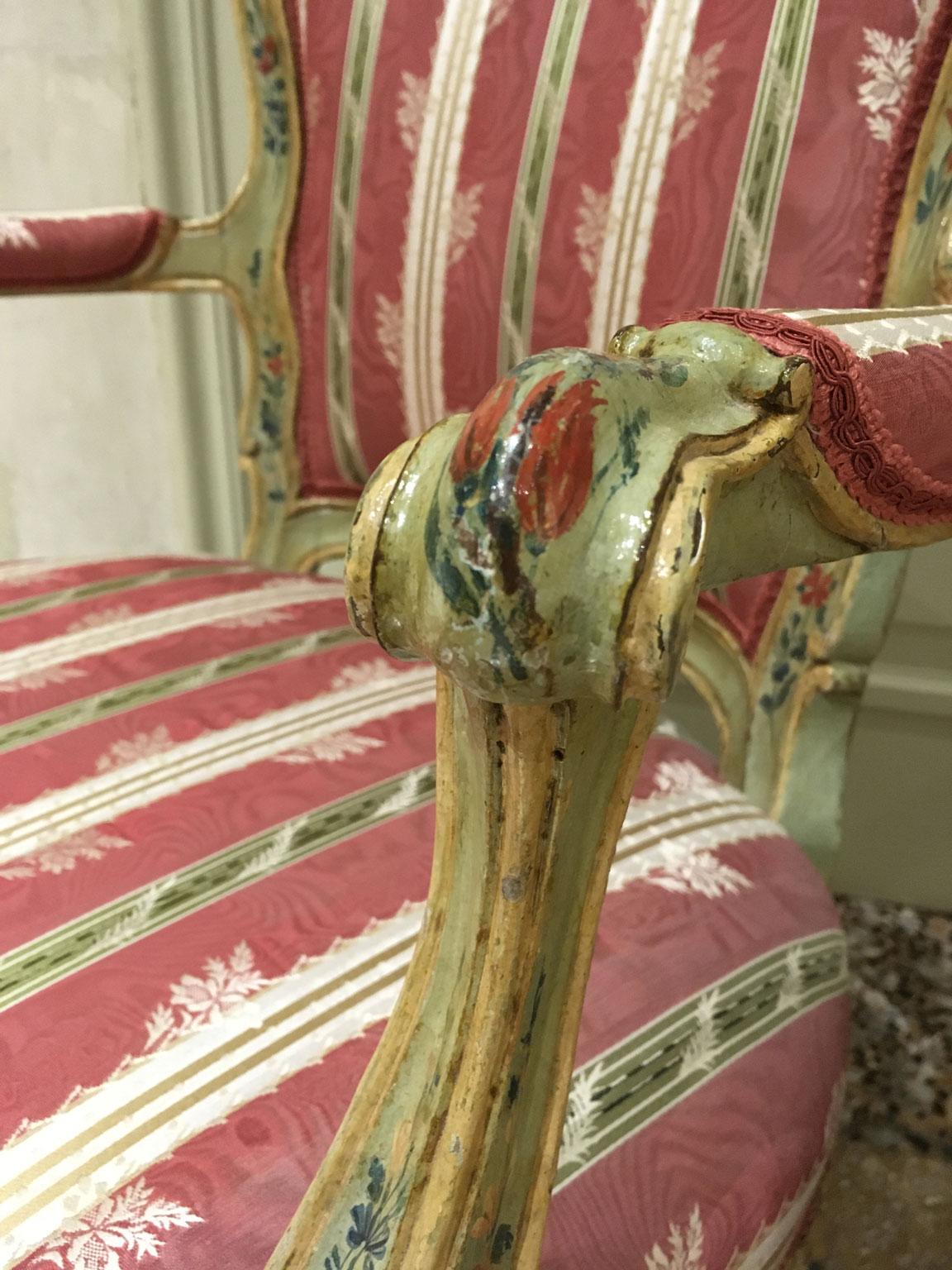 1750 Venezia Italy Set 2 Green Lacquered Wooden Armchairs with Floral Decoration For Sale 2