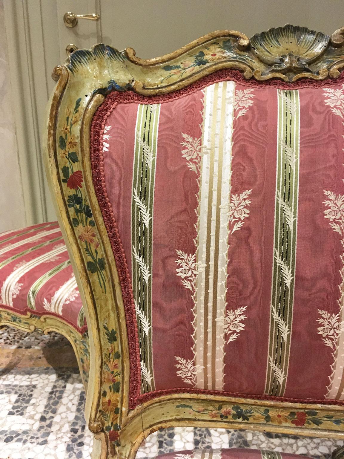 1750 Venezia Italy Set 3 Green Lacquered Wooden Engraved Chairs with Flowers For Sale 4