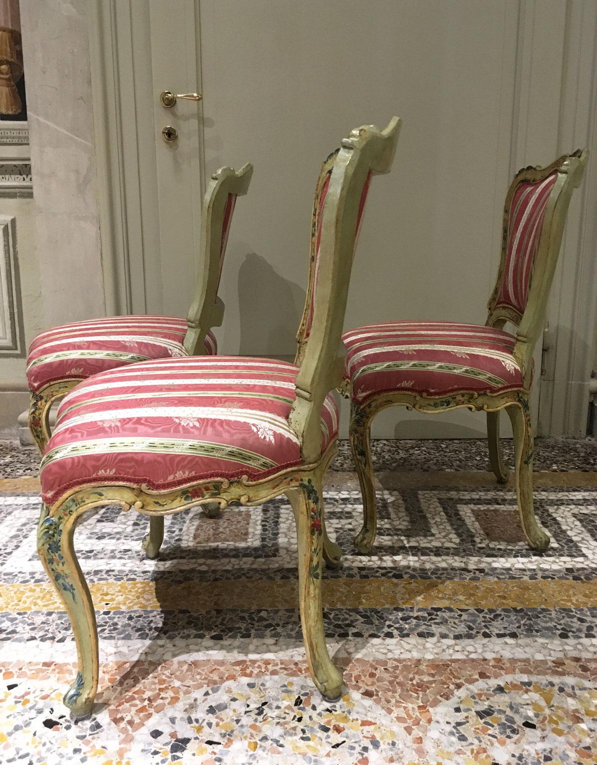 1750 Venezia Italy Set 3 Green Lacquered Wooden Engraved Chairs with Flowers For Sale 7