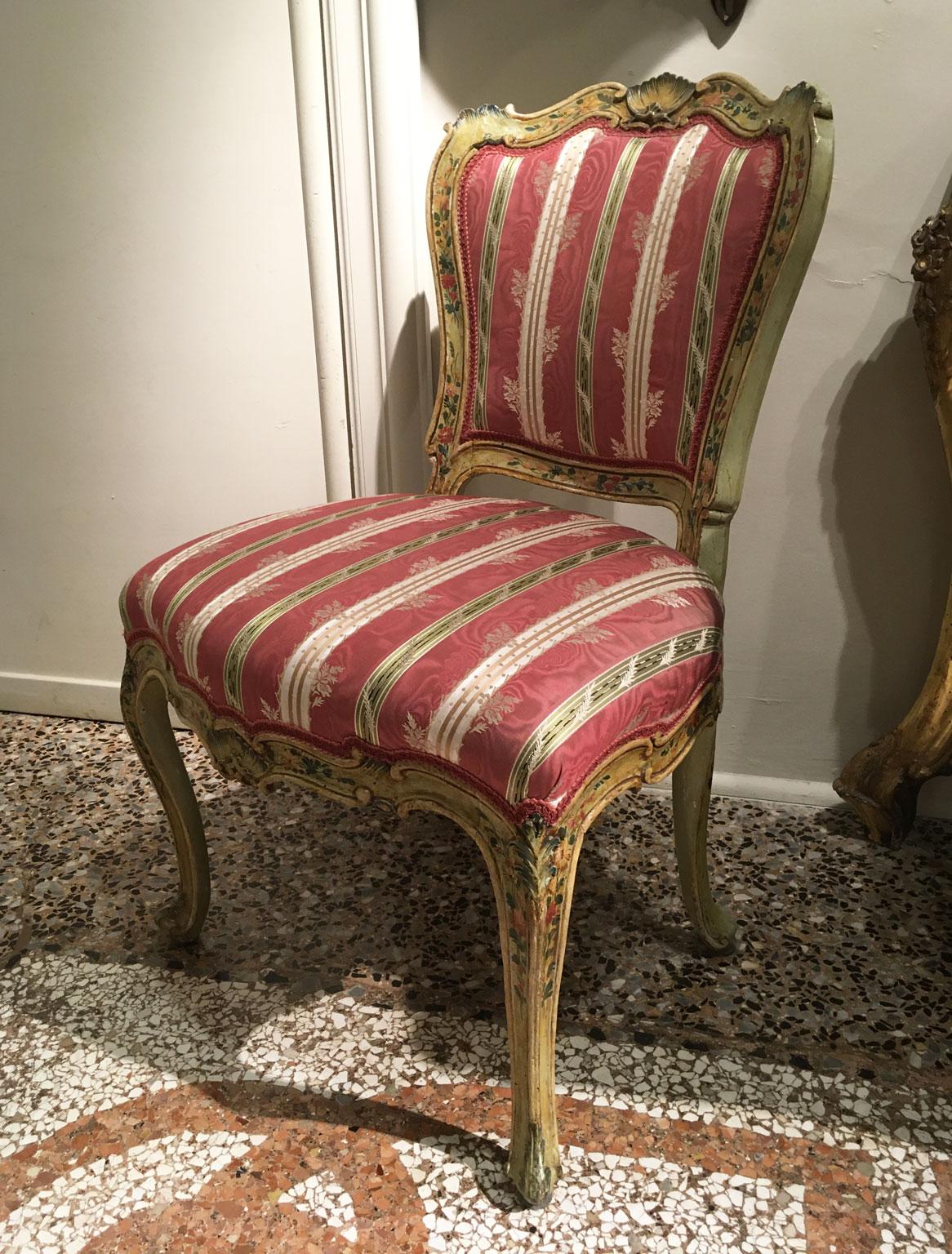 This is a magnificent set of  three Venetian chairs lacquered in light green with a fine polychrome little flowers decoration.
A delicate and refined drawing of polychrome floral garlands on the green background, enhances the sophisticated linear