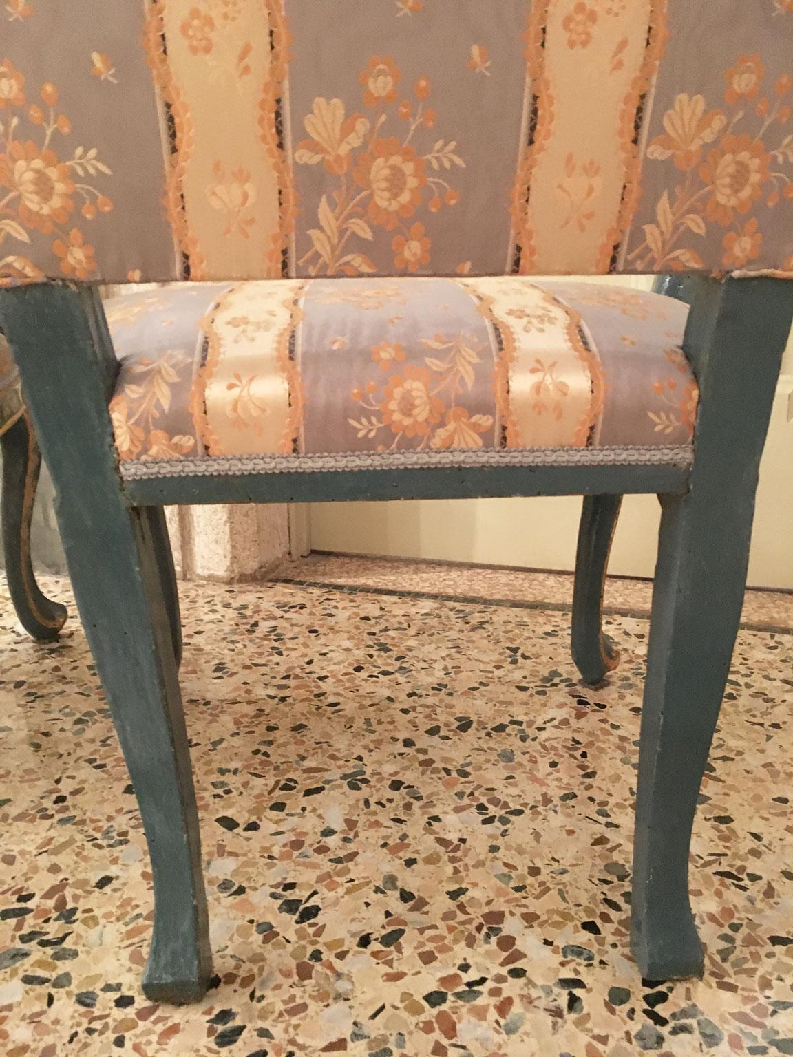 1750 Venezia Italy Set 4 Blue Lacquered Wooden Dining Armchairs with Flowers For Sale 2