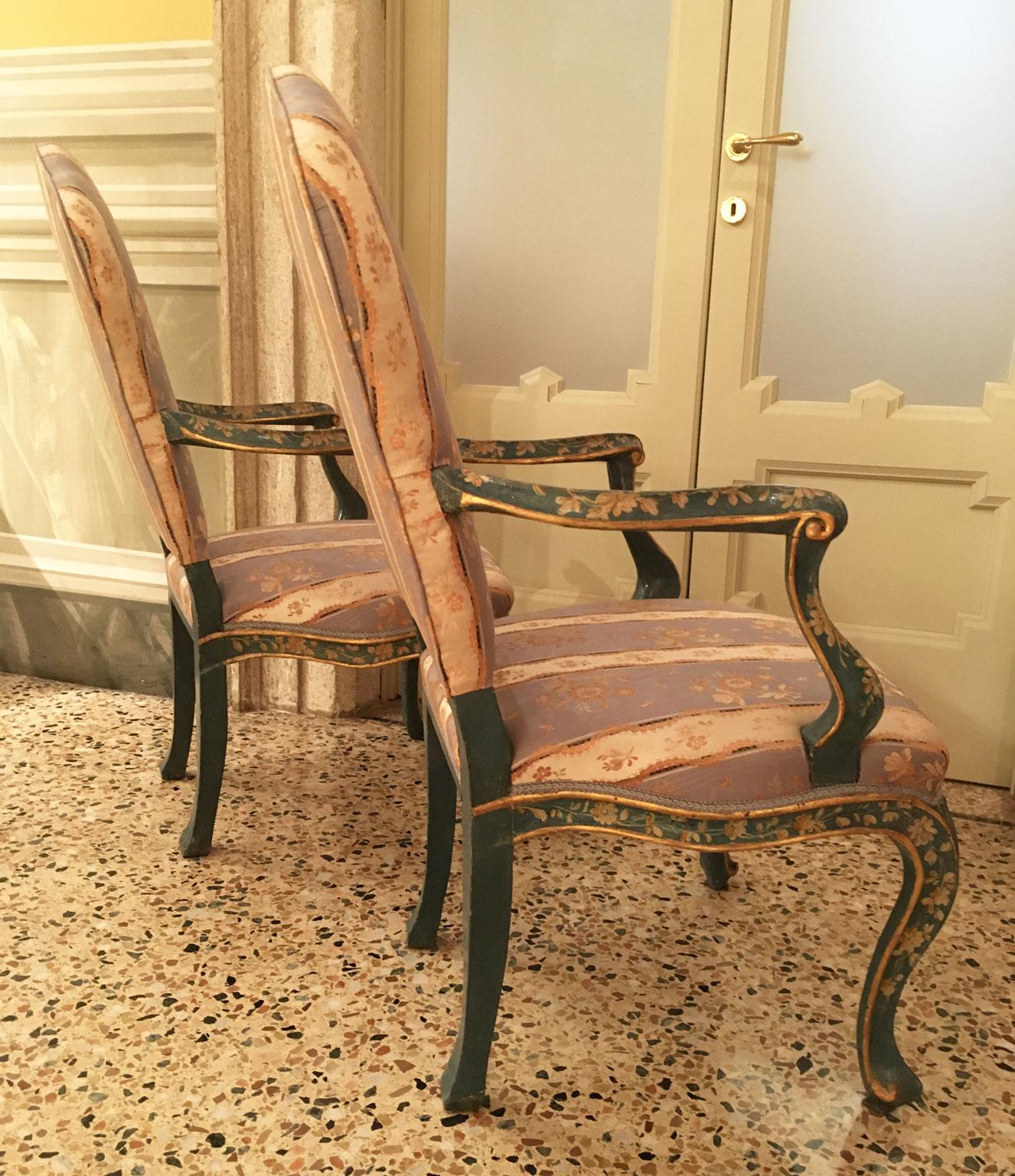 1750 Venezia Italy Set 4 Blue Lacquered Wooden Dining Armchairs with Flowers For Sale 3