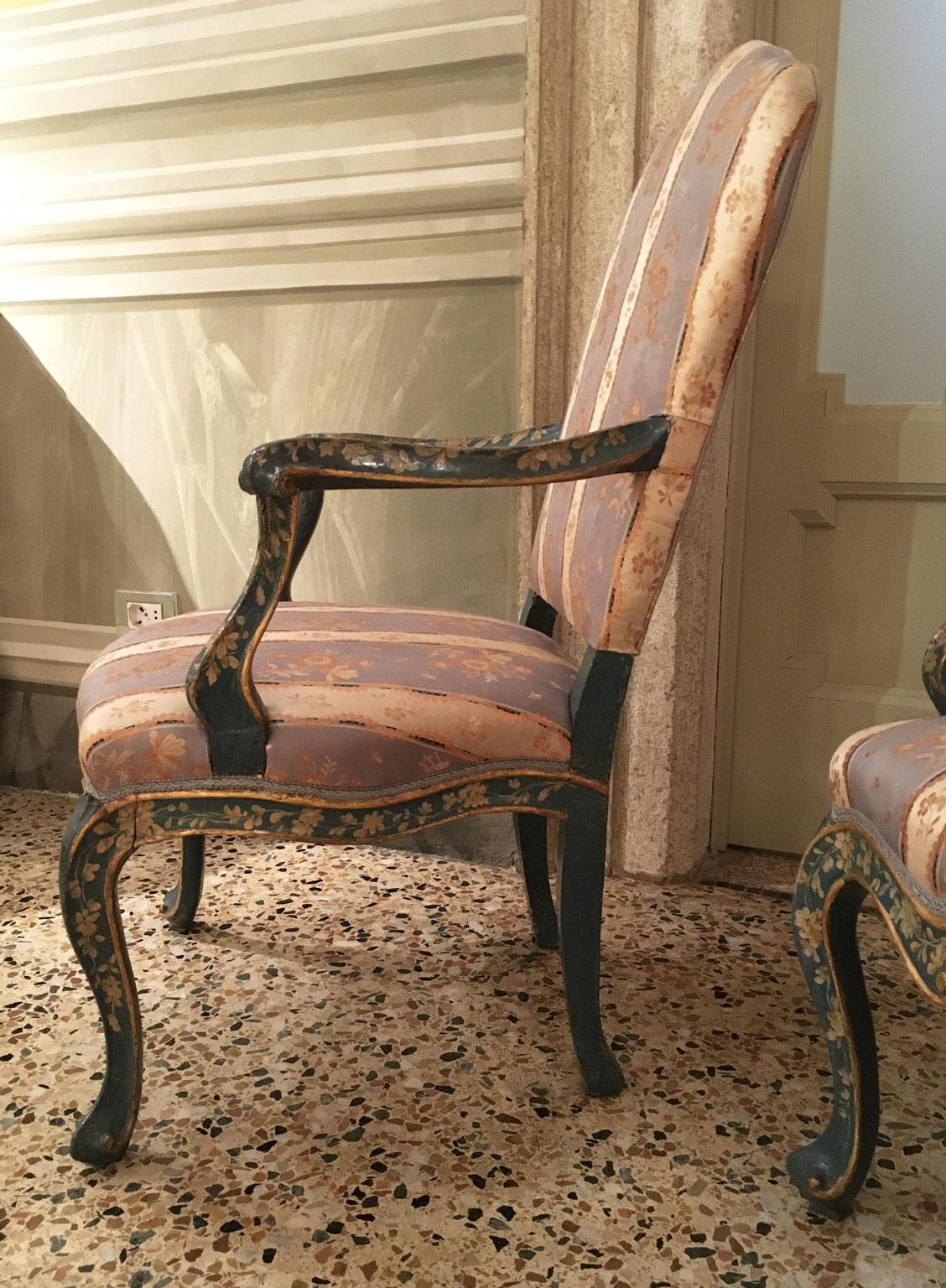 18th Century 1750 Venezia Italy Set 4 Blue Lacquered Wooden Dining Armchairs with Flowers For Sale