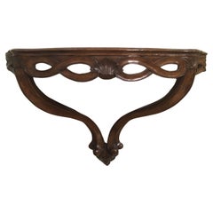 1750 Venezia Italia Consola colgante de nogal macizo tallado con motivos de figuras de ocho
