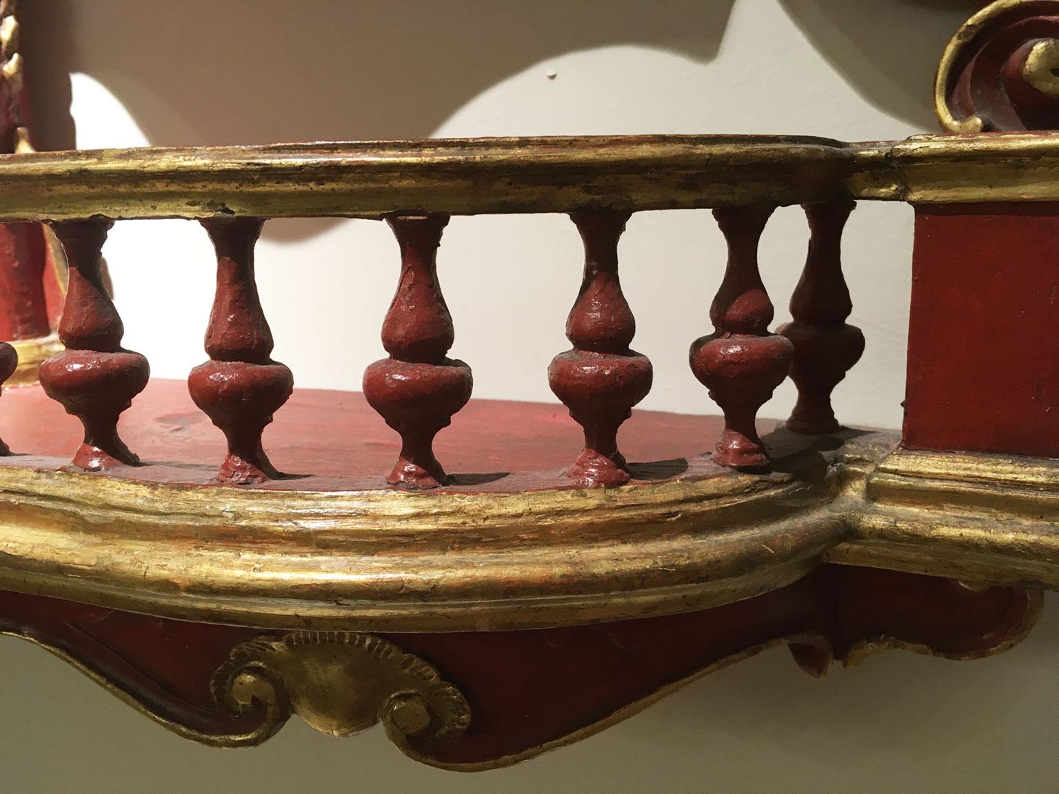 1750 Venezia Italie Crédence en bois laqué rouge sculpté Porte porcelaine en vente 7