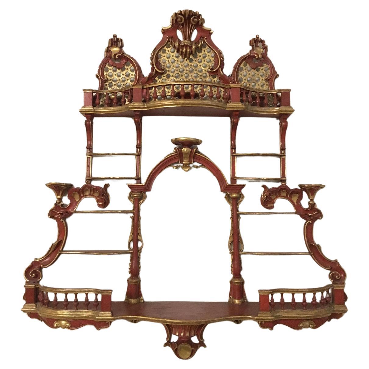 1750 Venezia Italie Crédence en bois laqué rouge sculpté Porte porcelaine en vente