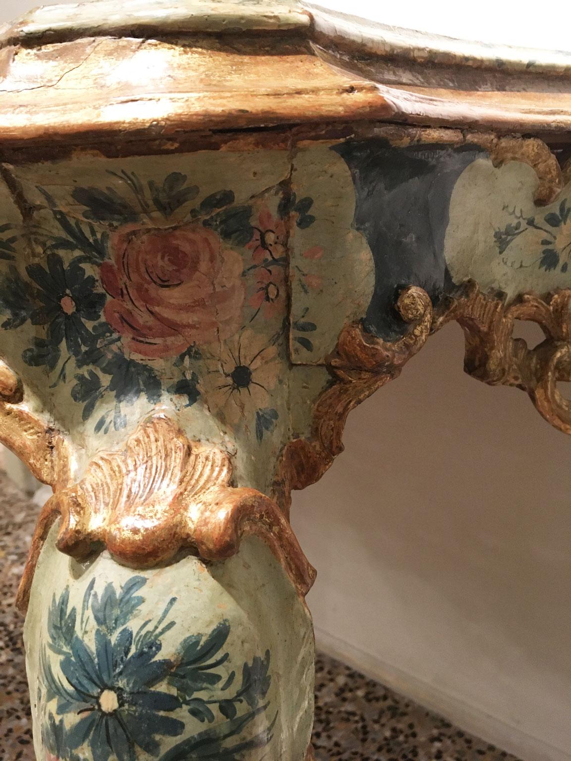 Console Venezia en bois laqué bleu clair et vert avec fleurs, 1750 en vente 2