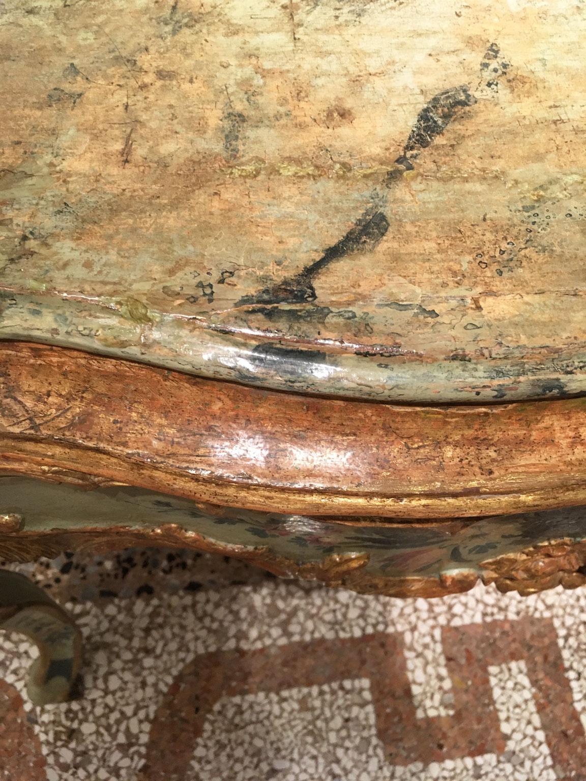 Console Venezia en bois laqué bleu clair et vert avec fleurs, 1750 en vente 7