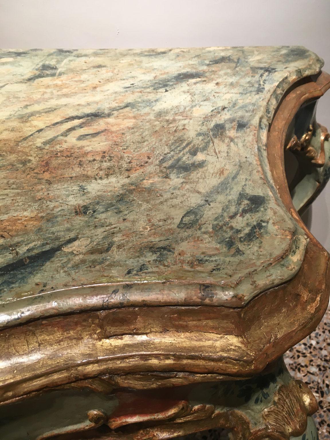 Console Venezia en bois laqué bleu clair et vert avec fleurs, 1750 en vente 8