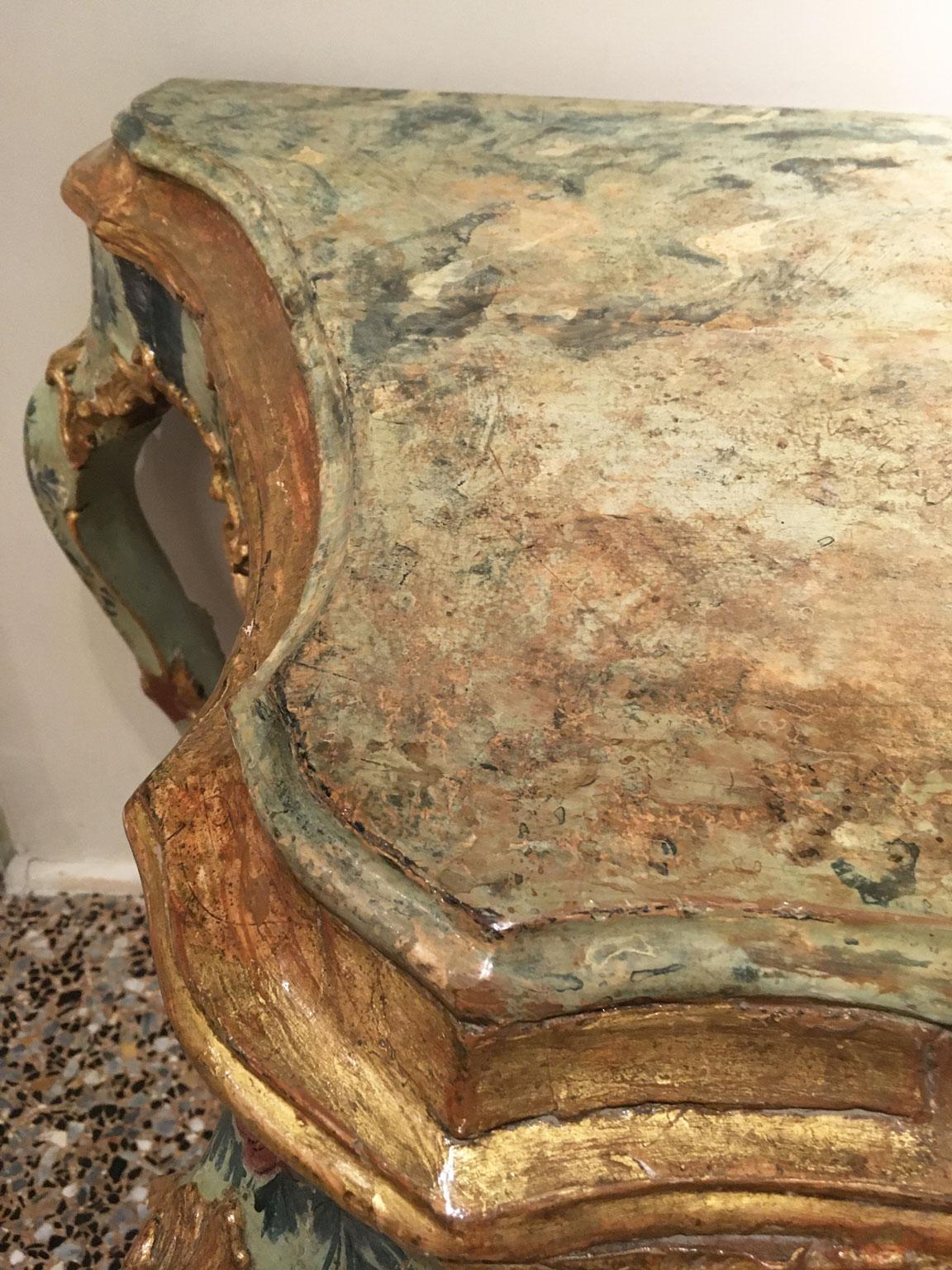 Console Venezia en bois laqué bleu clair et vert avec fleurs, 1750 en vente 11