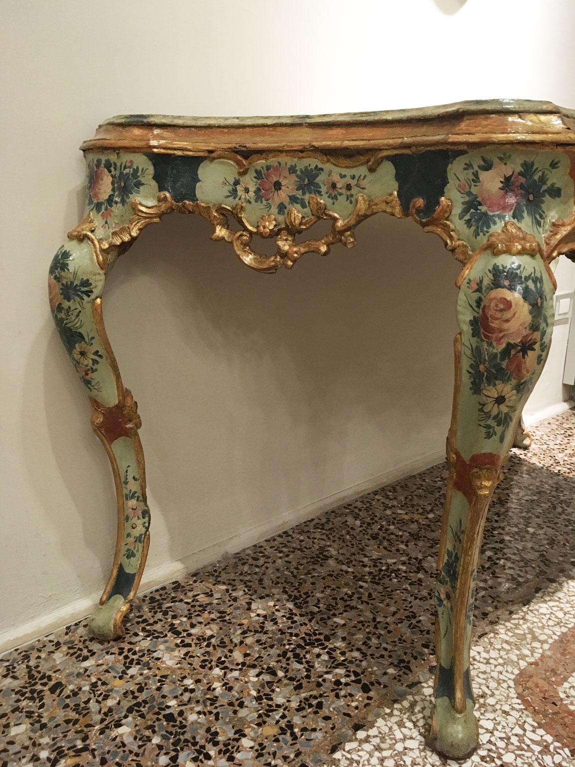 Console Venezia en bois laqué bleu clair et vert avec fleurs, 1750 Bon état - En vente à Brescia, IT