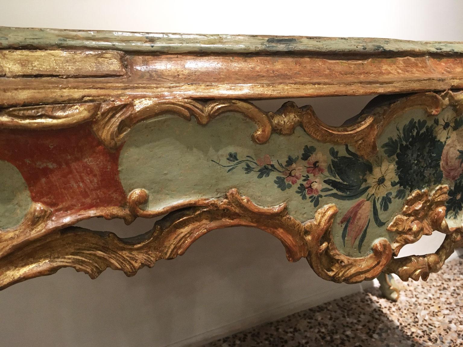 Bois Console Venezia en bois laqué bleu clair et vert avec fleurs, 1750 en vente