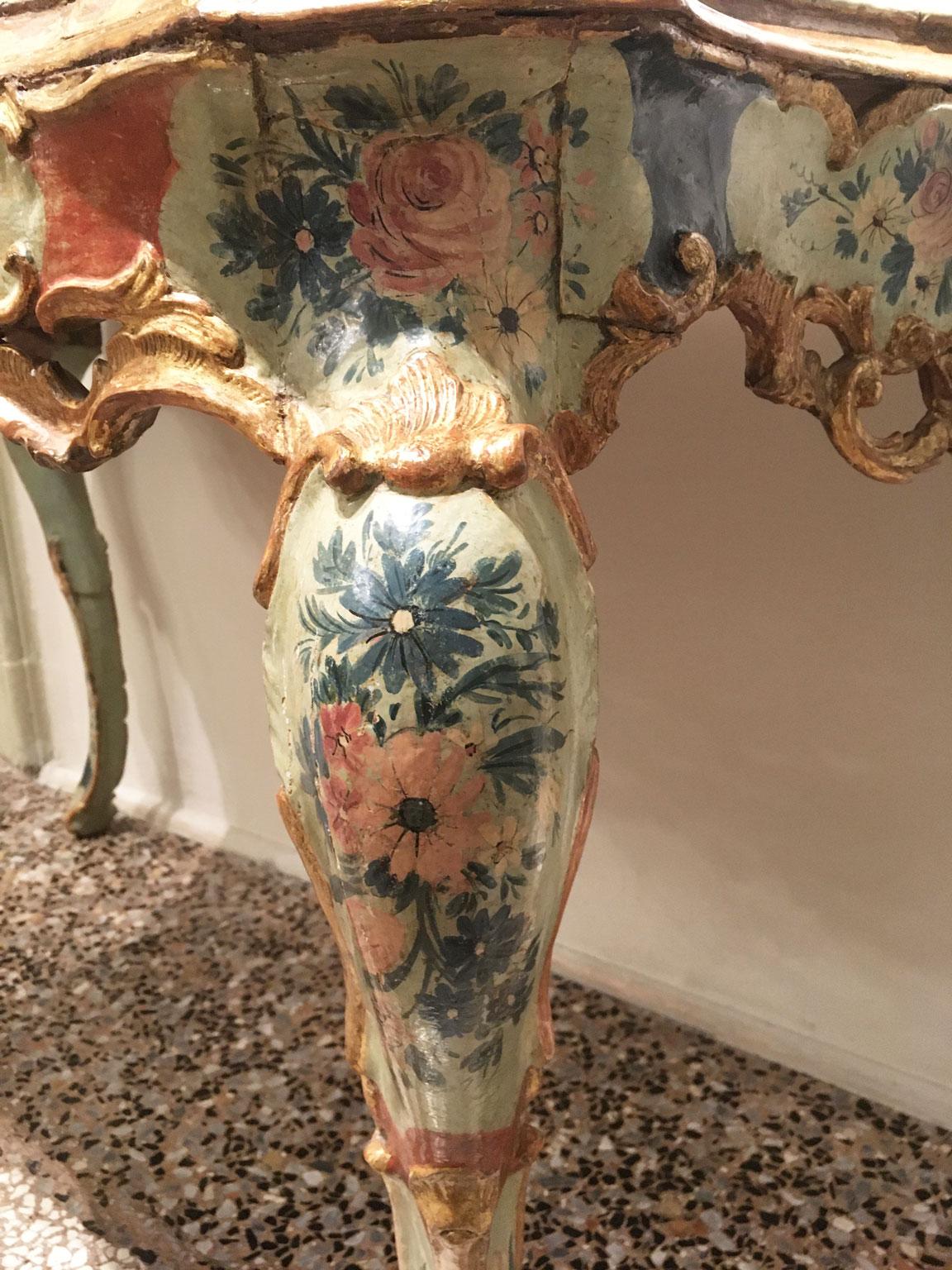 Console Venezia en bois laqué bleu clair et vert avec fleurs, 1750 en vente 1