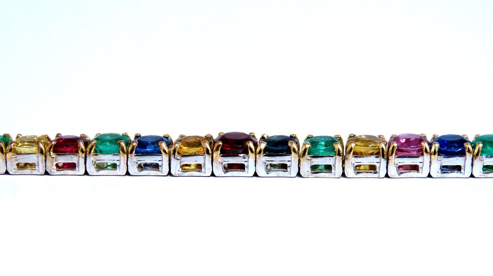 Taille ronde Bracelet tennis ligne de 14 carats en saphirs naturels, rubis, émeraudes et grenats verts de 17,50 carats en vente