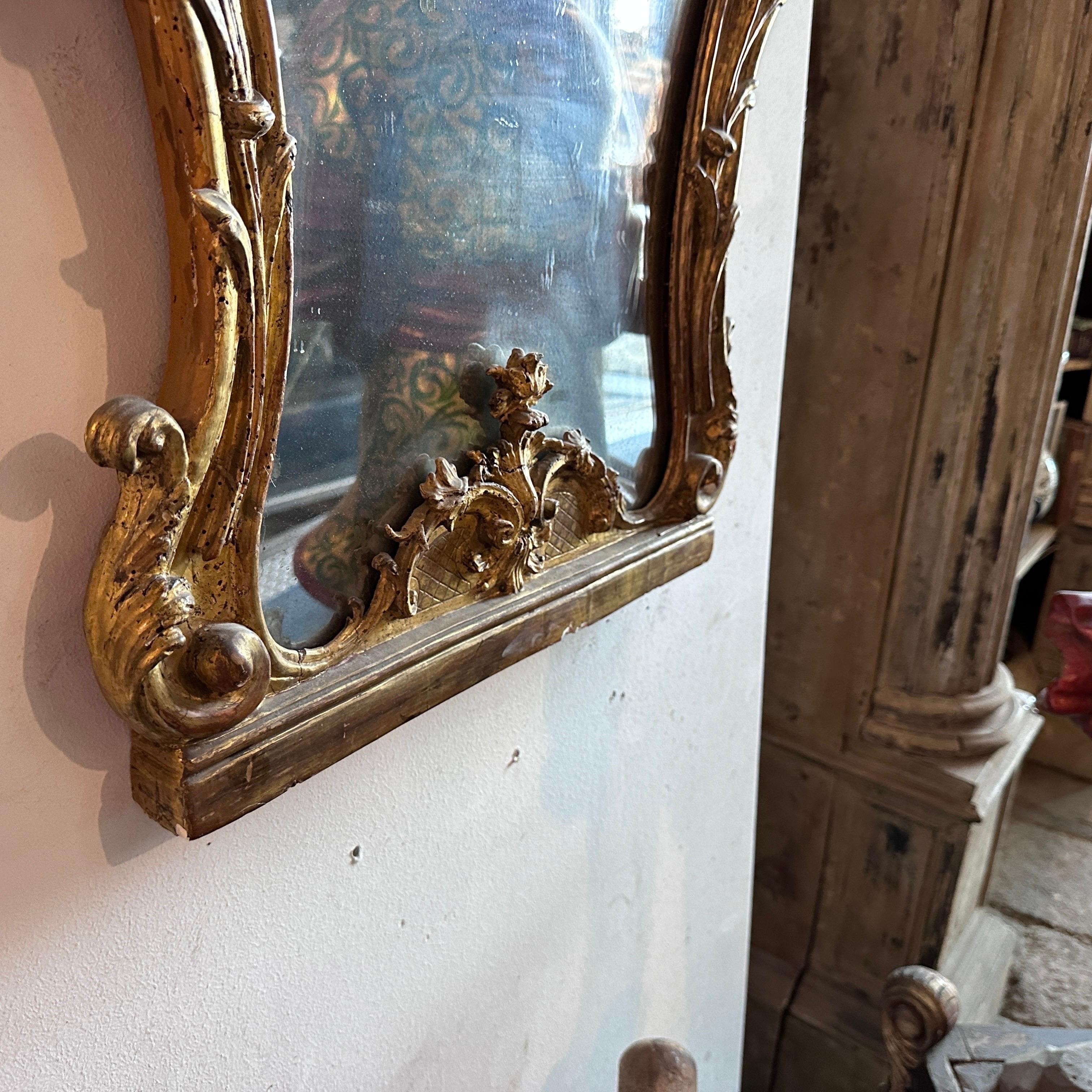 1750s Baroque Hand-Carved Giltwood Sicilian Wall Mirror For Sale 4