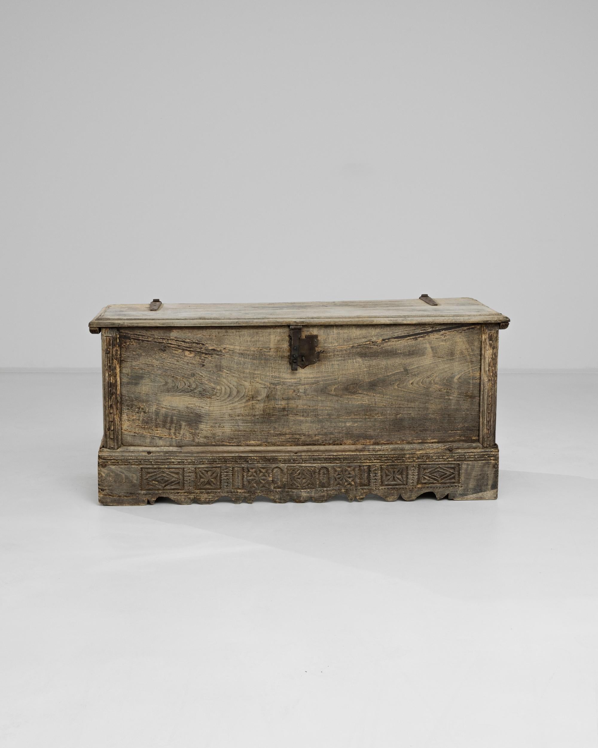 1750s French Bleached Oak Trunk For Sale 3