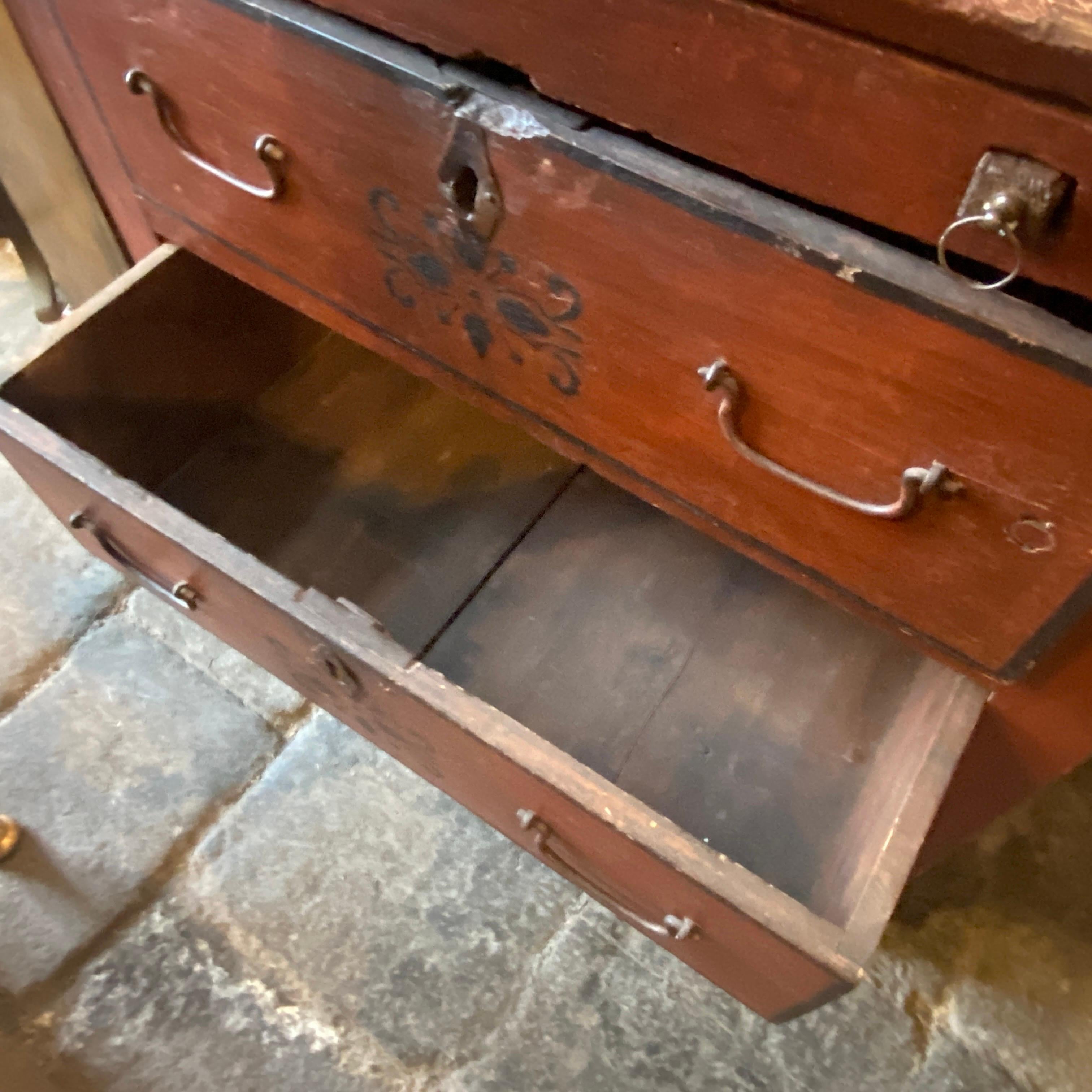 XVIII secolo Trumeau rustico siciliano Luigi XV del 1750 dipinto a mano in legno di abete in vendita
