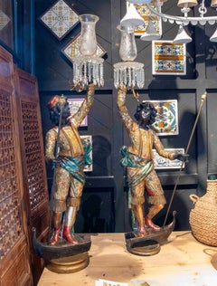 Paire de grandes lampes vénitiennes polychromes des années 1750 avec figures orientales et cristal