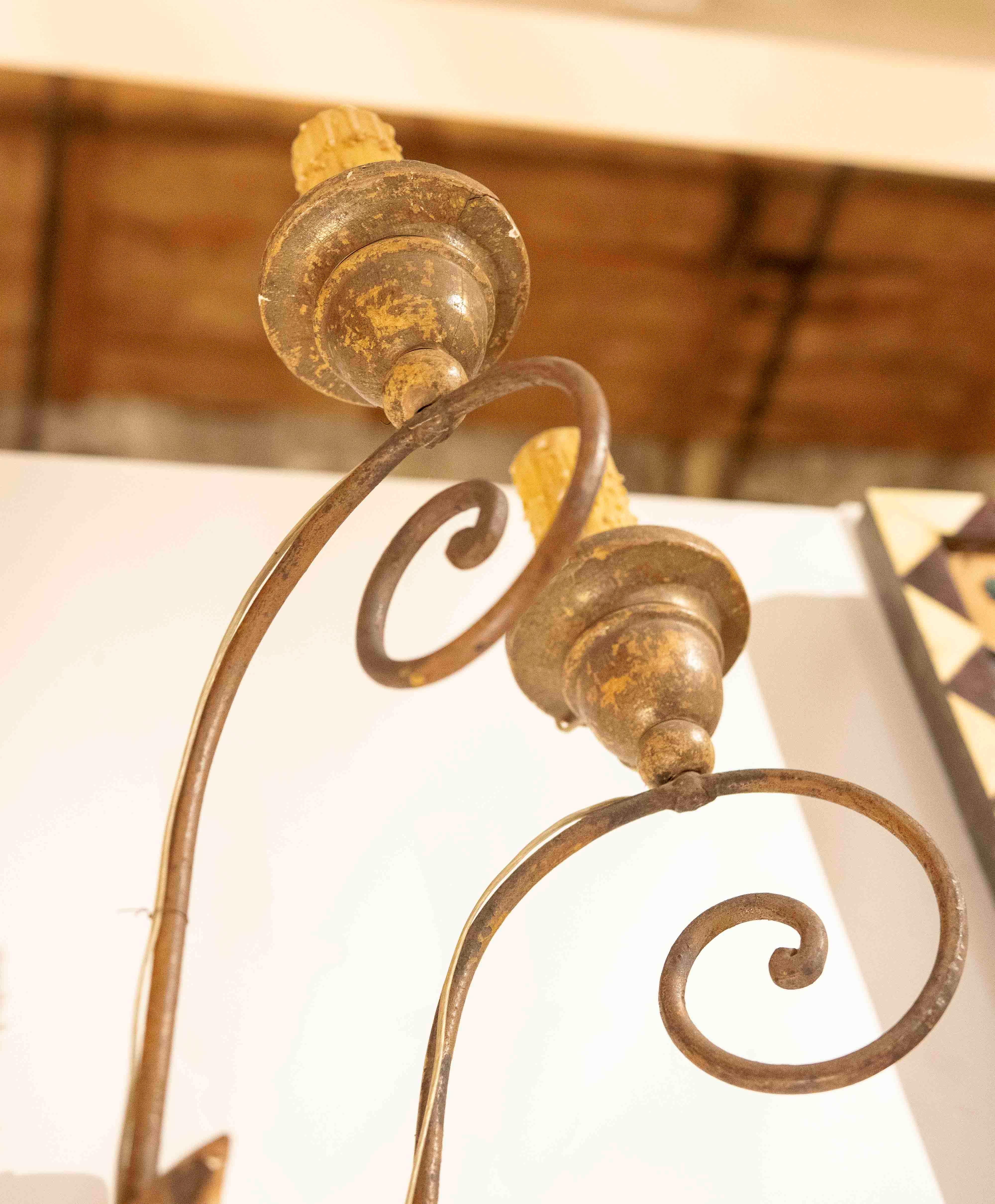 1750s Pair of Wall Sconces in Wrought Iron and Wood with Stucco For Sale 5