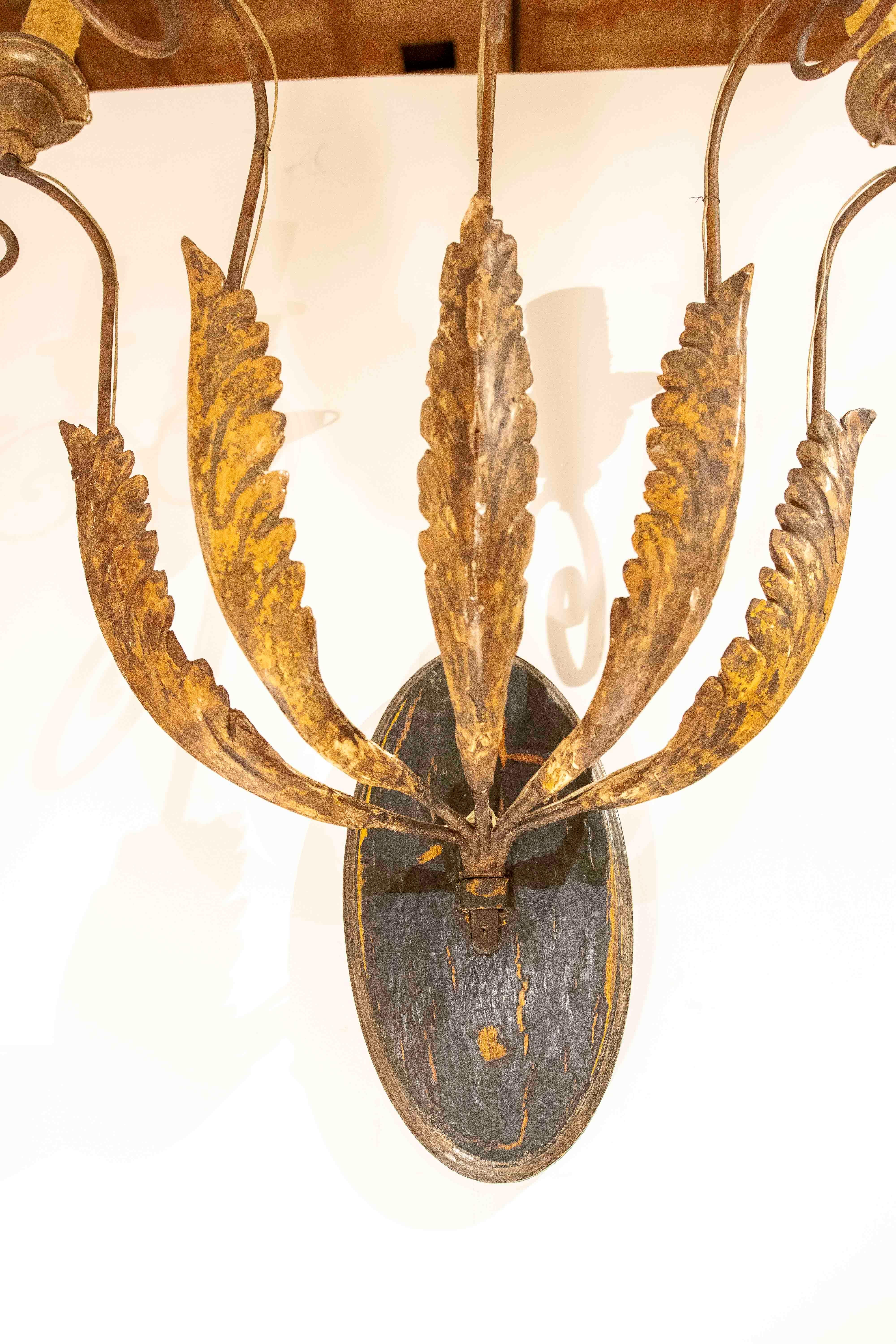 Spanish 1750s Pair of Wall Sconces in Wrought Iron and Wood with Stucco For Sale