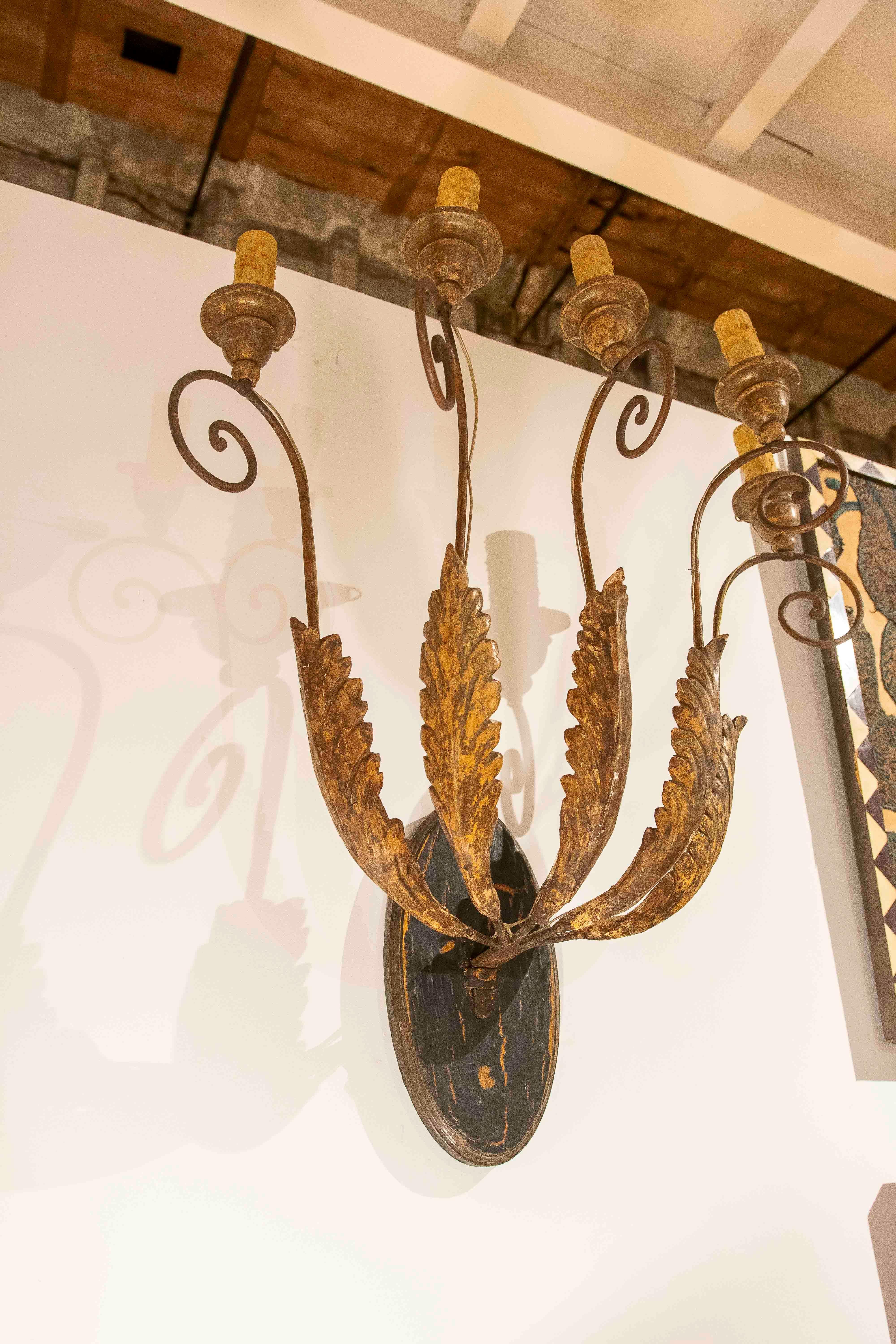 1750s Pair of Wall Sconces in Wrought Iron and Wood with Stucco In Good Condition For Sale In Marbella, ES