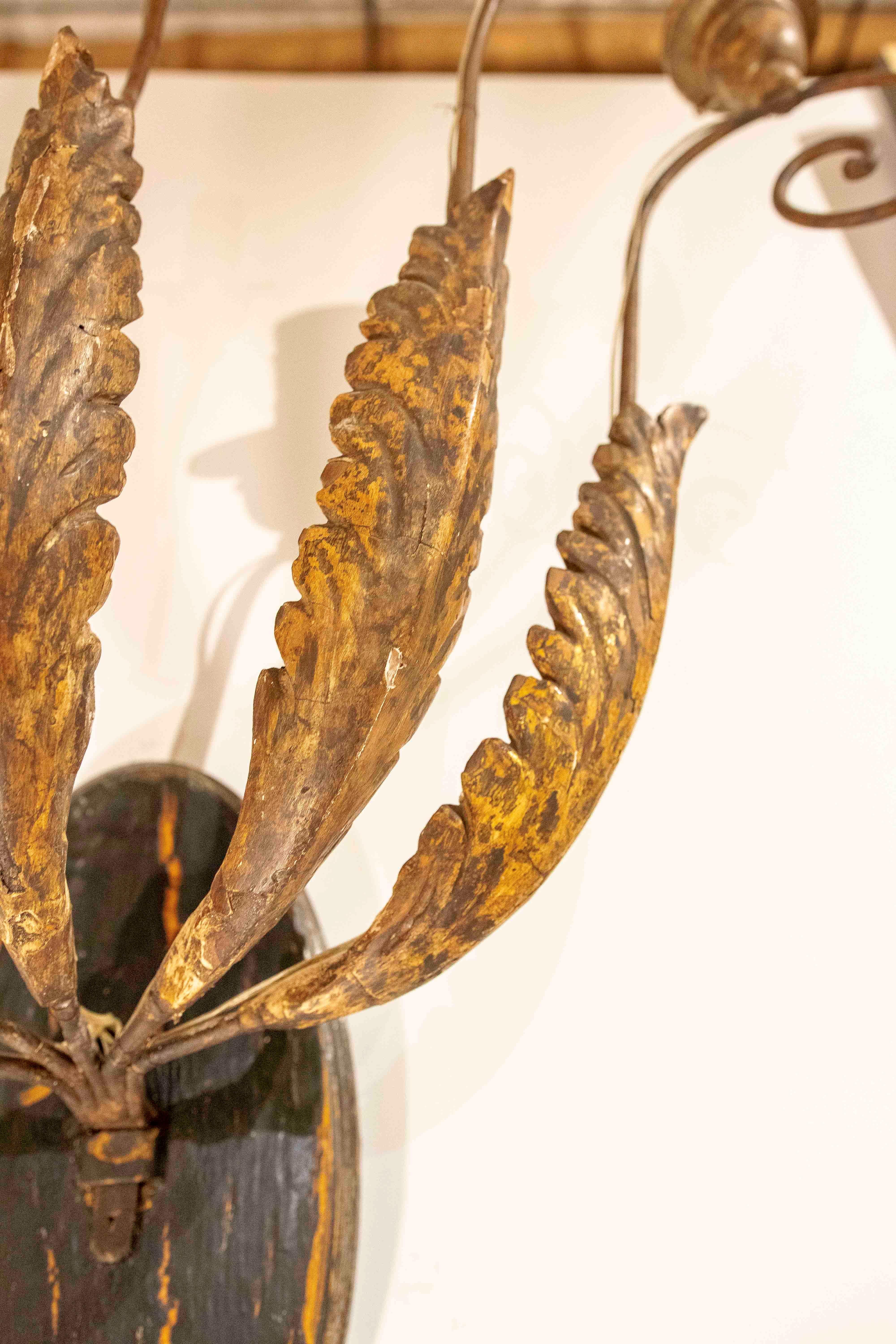 1750s Pair of Wall Sconces in Wrought Iron and Wood with Stucco For Sale 1