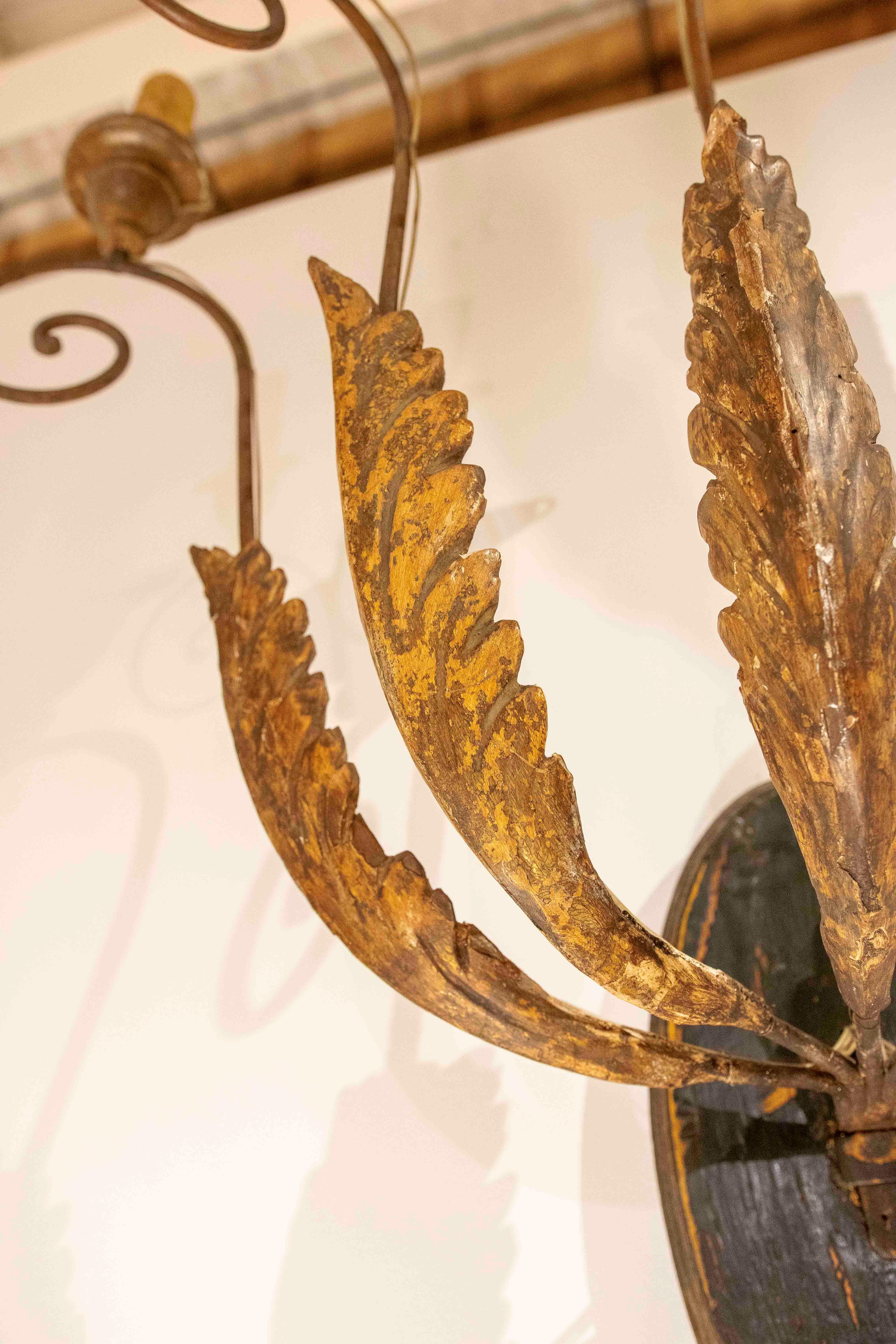 1750s Pair of Wall Sconces in Wrought Iron and Wood with Stucco For Sale 2