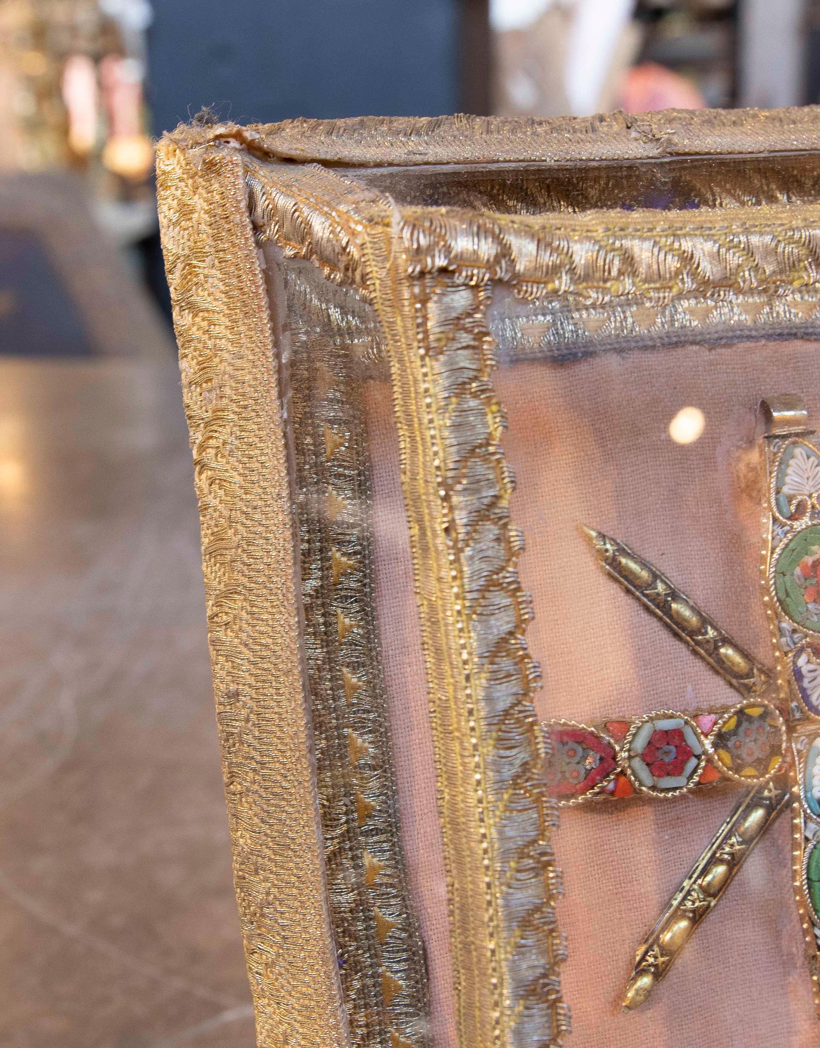 XVIIIe siècle et antérieur Relique de Saint Antoine de Padua des années 1750 dans un cadre avec une croix en micromosaïque en vente