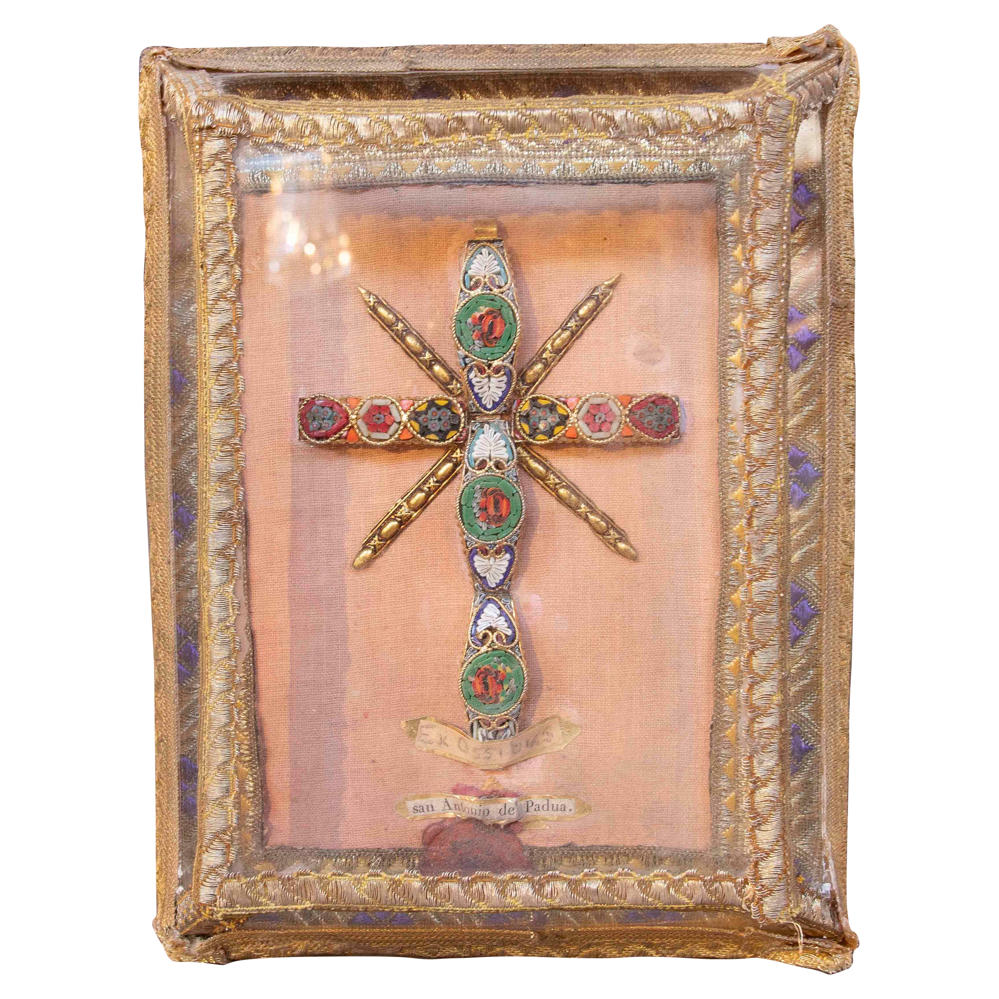 Relique de Saint Antoine de Padua des années 1750 dans un cadre avec une croix en micromosaïque