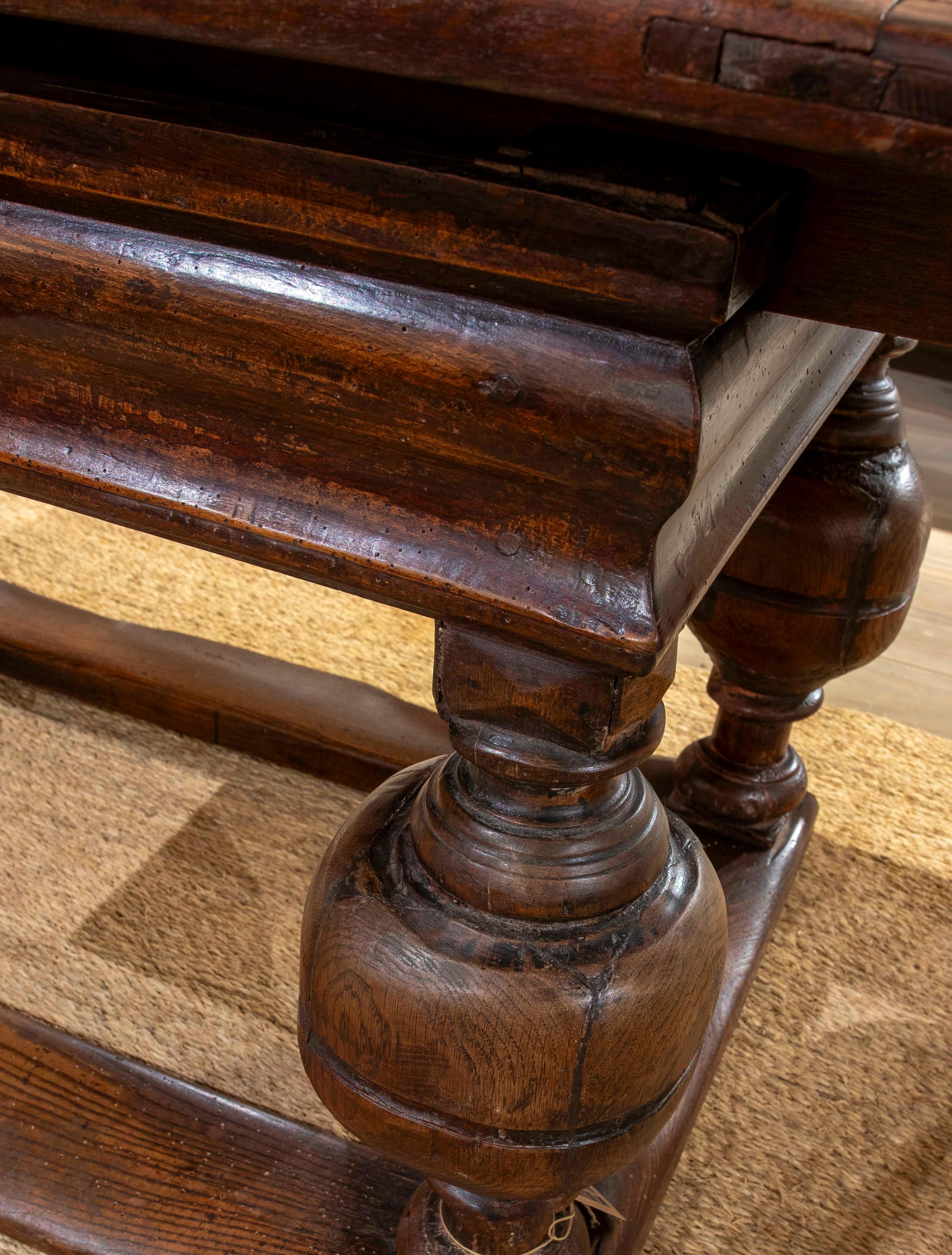 1750s Solid Oak English Extendable Table with Turned Legs For Sale 5