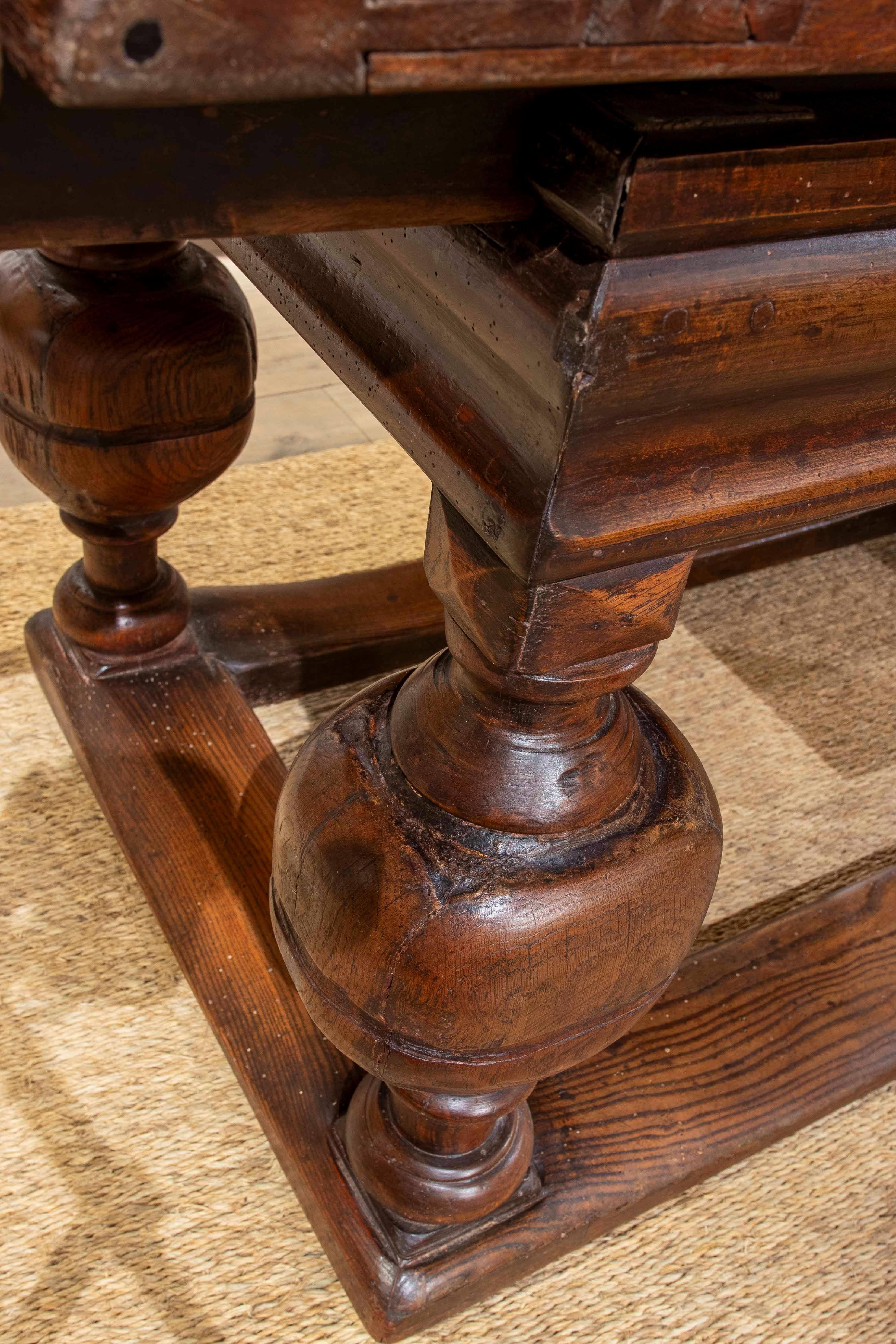 1750s Solid Oak English Extendable Table with Turned Legs For Sale 6