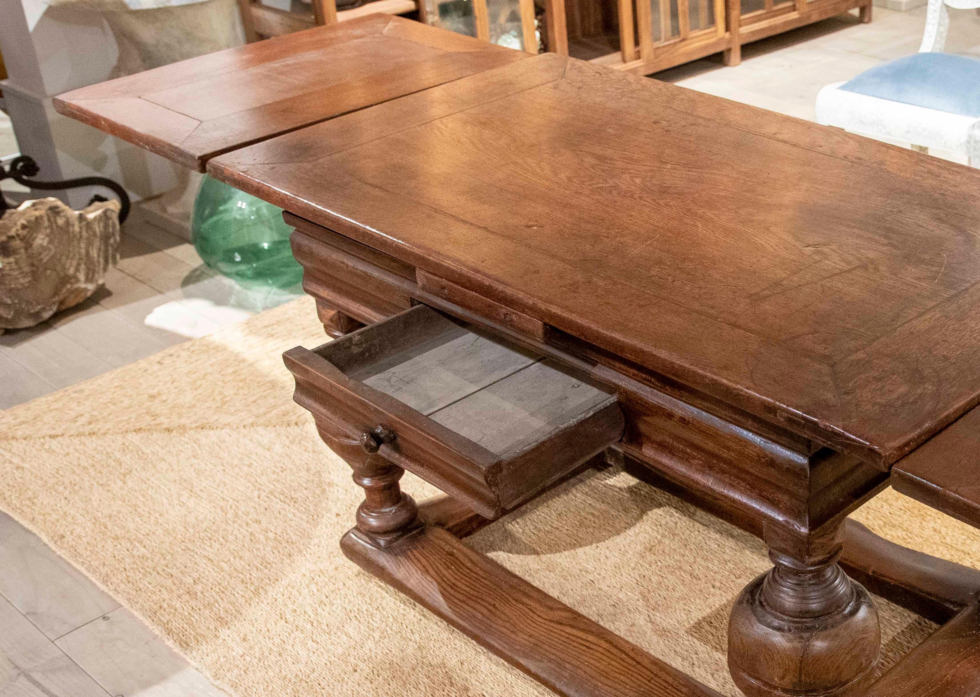1750s Solid Oak English Extendable Table with Turned Legs For Sale 7