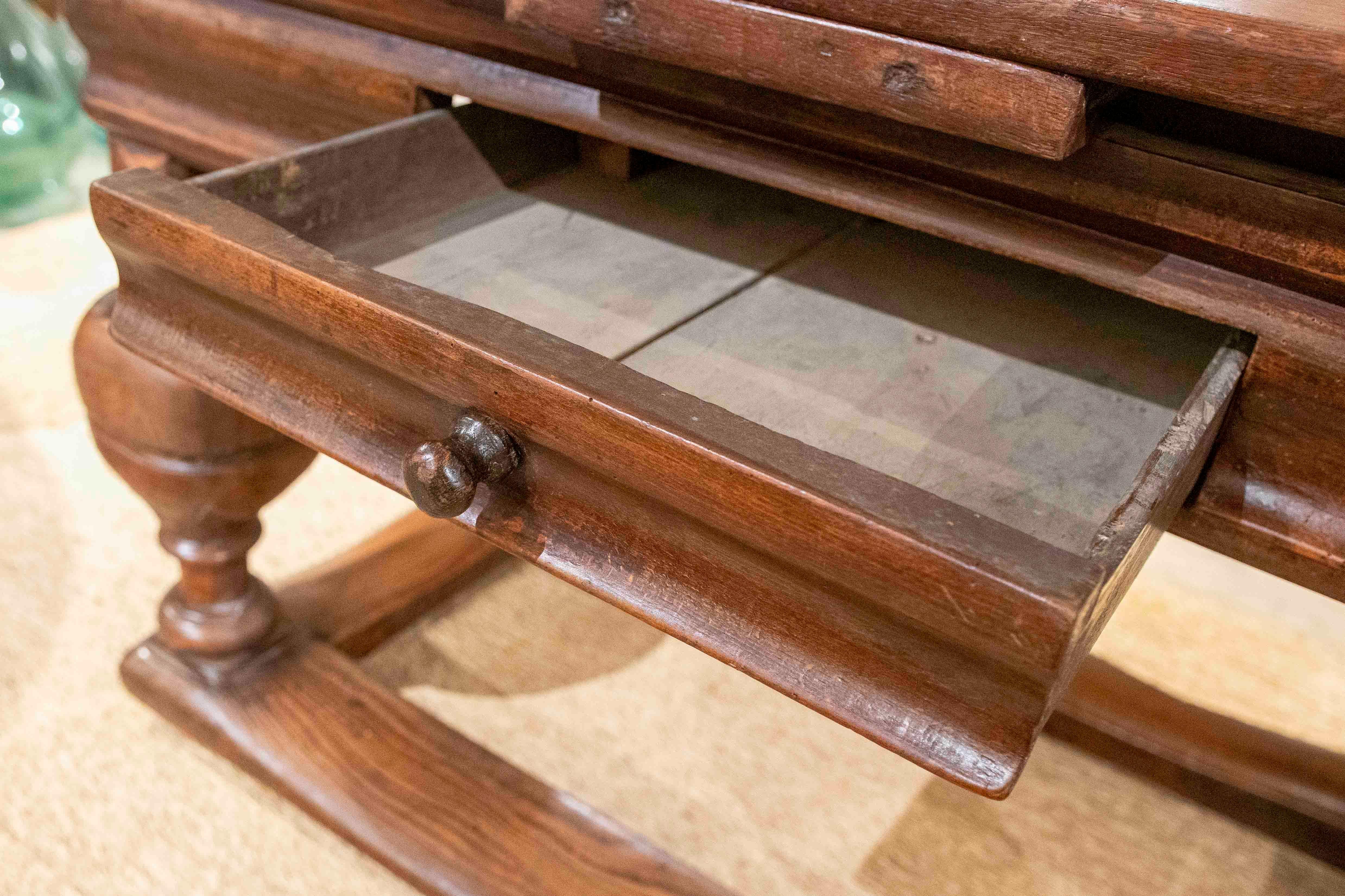 1750s Solid Oak English Extendable Table with Turned Legs For Sale 8