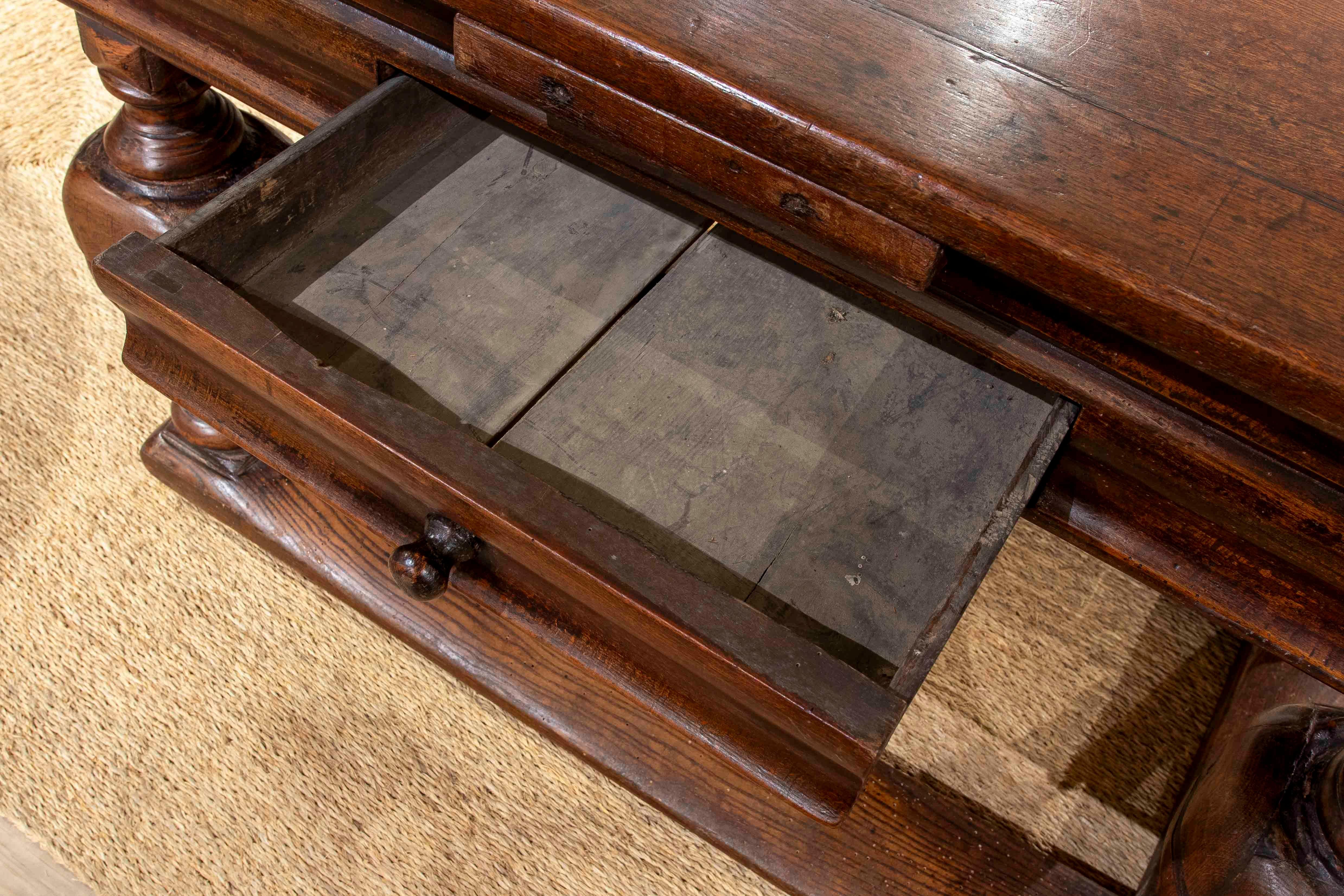 1750s Solid Oak English Extendable Table with Turned Legs For Sale 3