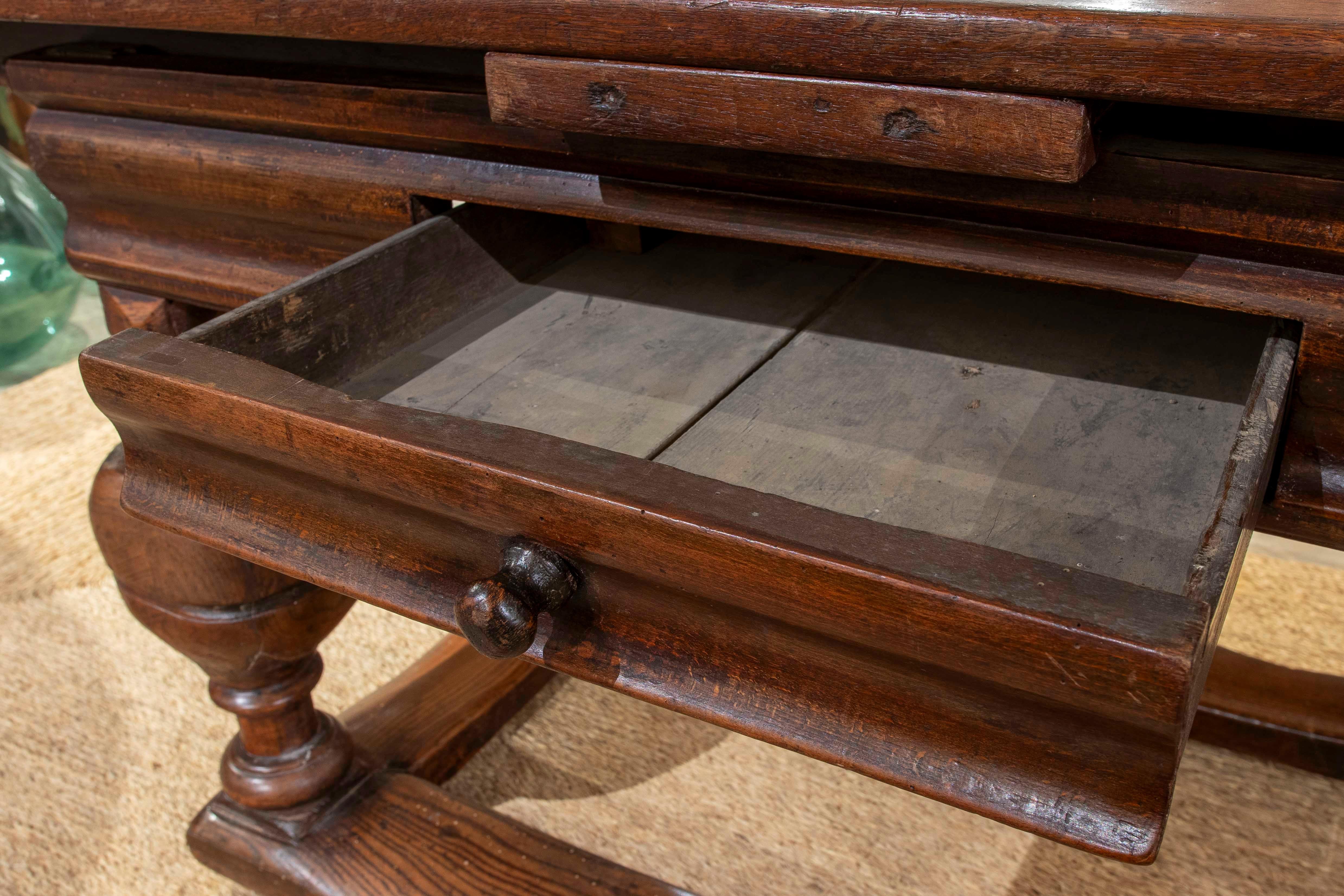 1750s Solid Oak English Extendable Table with Turned Legs For Sale 4