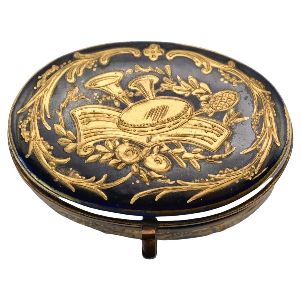 1753 French Serves Porcelain Oval Gold Raised Detailing Pill Trinket Box For Sale