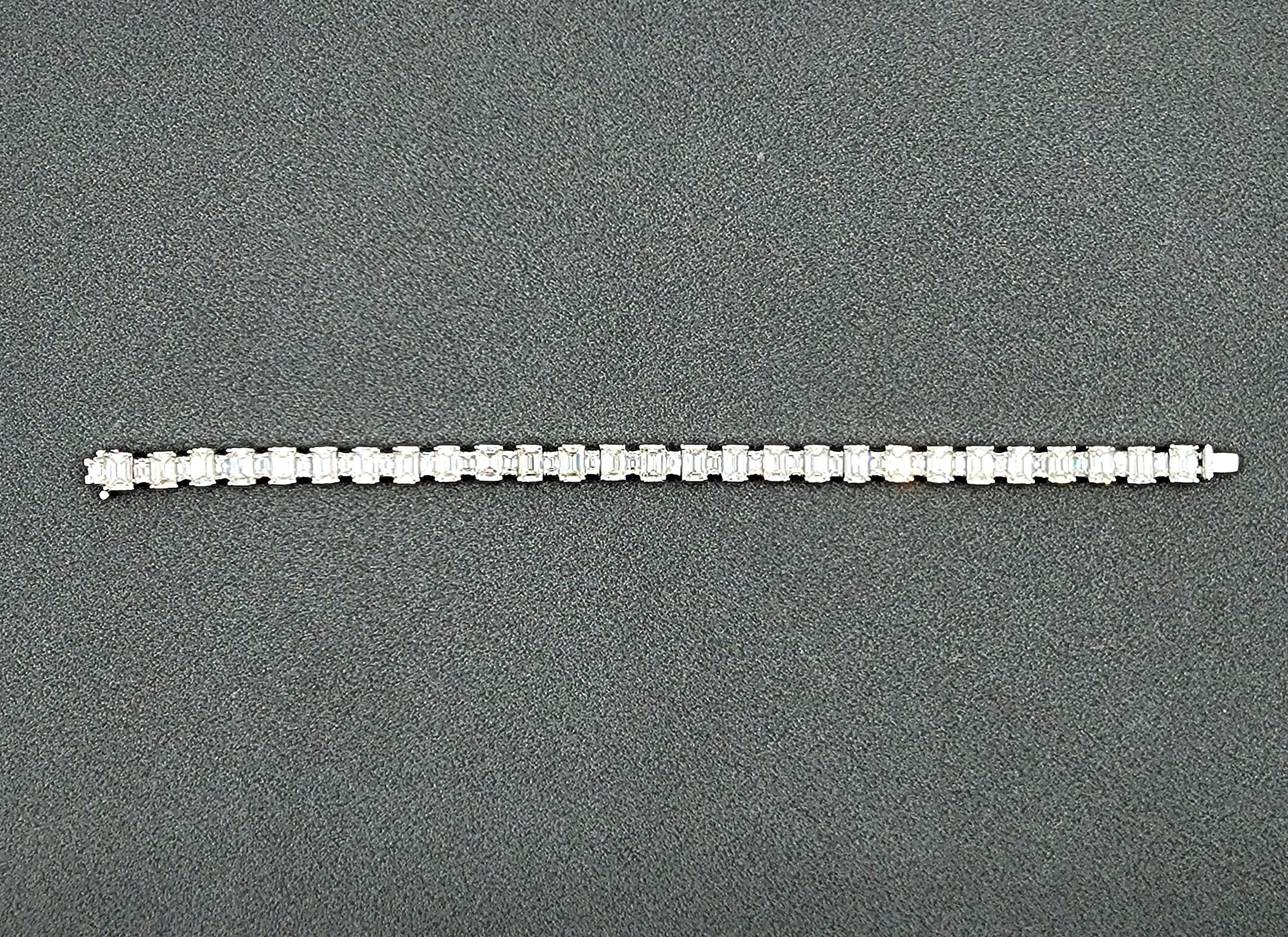 Femenino o masculino Pulsera talla esmeralda y baguette 17,55 ct en venta