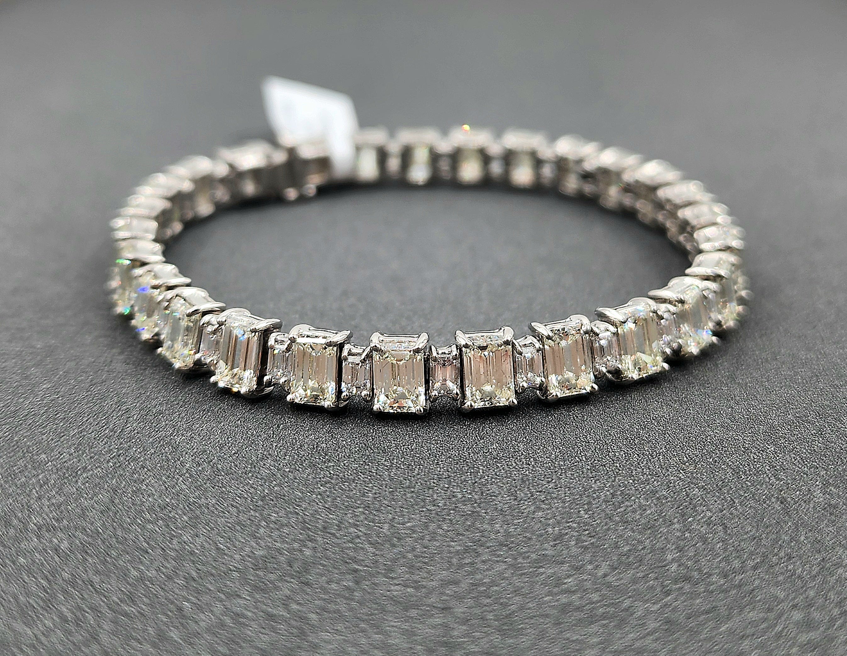 17.55 ct Emerald Cut 
Baguette Bracelet For Sale