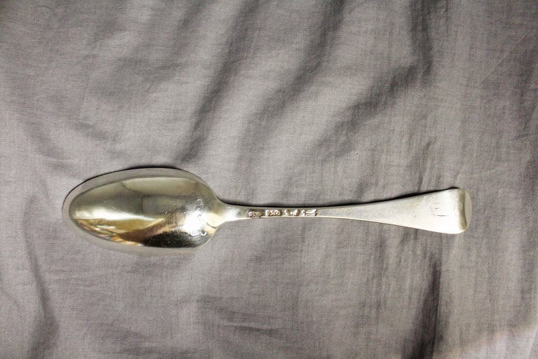 1755 London, Esslöffel aus Sterlingsilber im Hannoveraner Stil von John Cafe im Angebot bei 1stDibs Deutschland