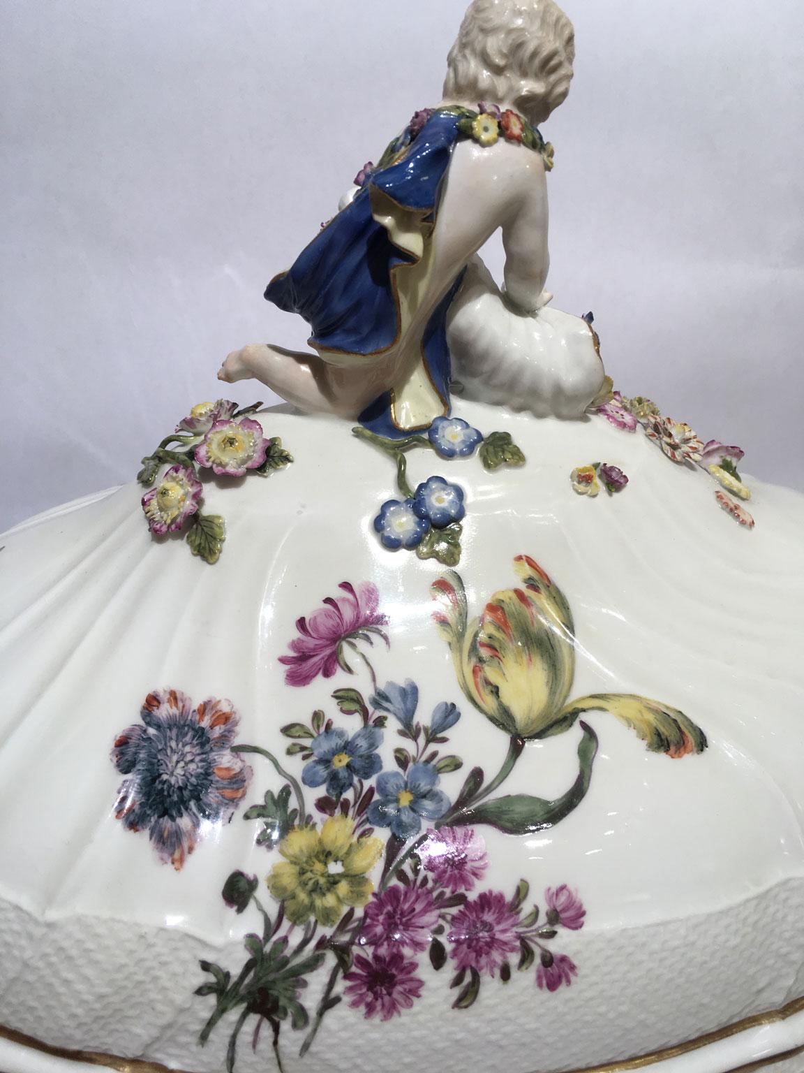 1755 Meissen Porcelain Ciotola o centrotavola con decorazione floreale in vendita 6