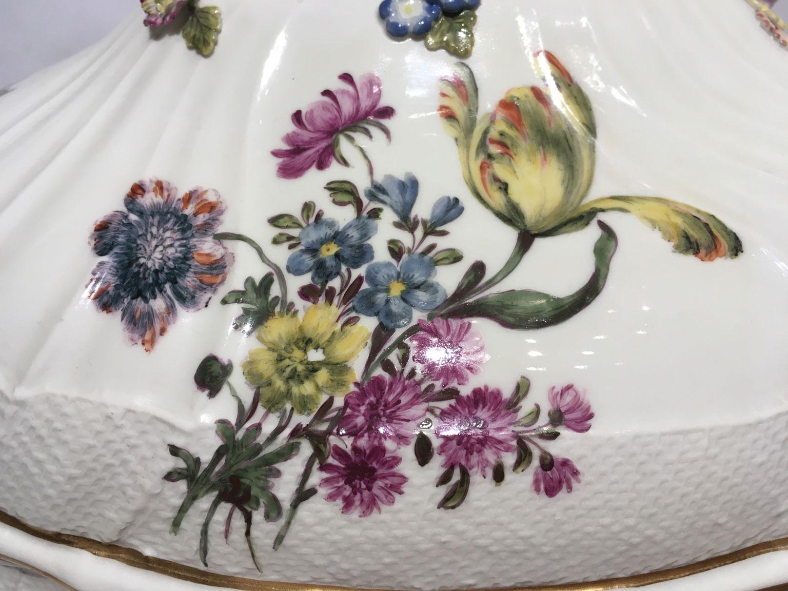 1755 Meissen Porcelain Ciotola o centrotavola con decorazione floreale in vendita 7