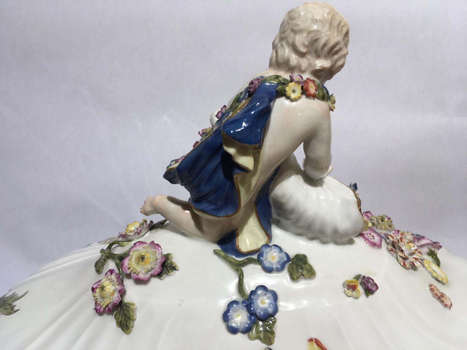 1755 Meissen Porcelain Ciotola o centrotavola con decorazione floreale in vendita 10